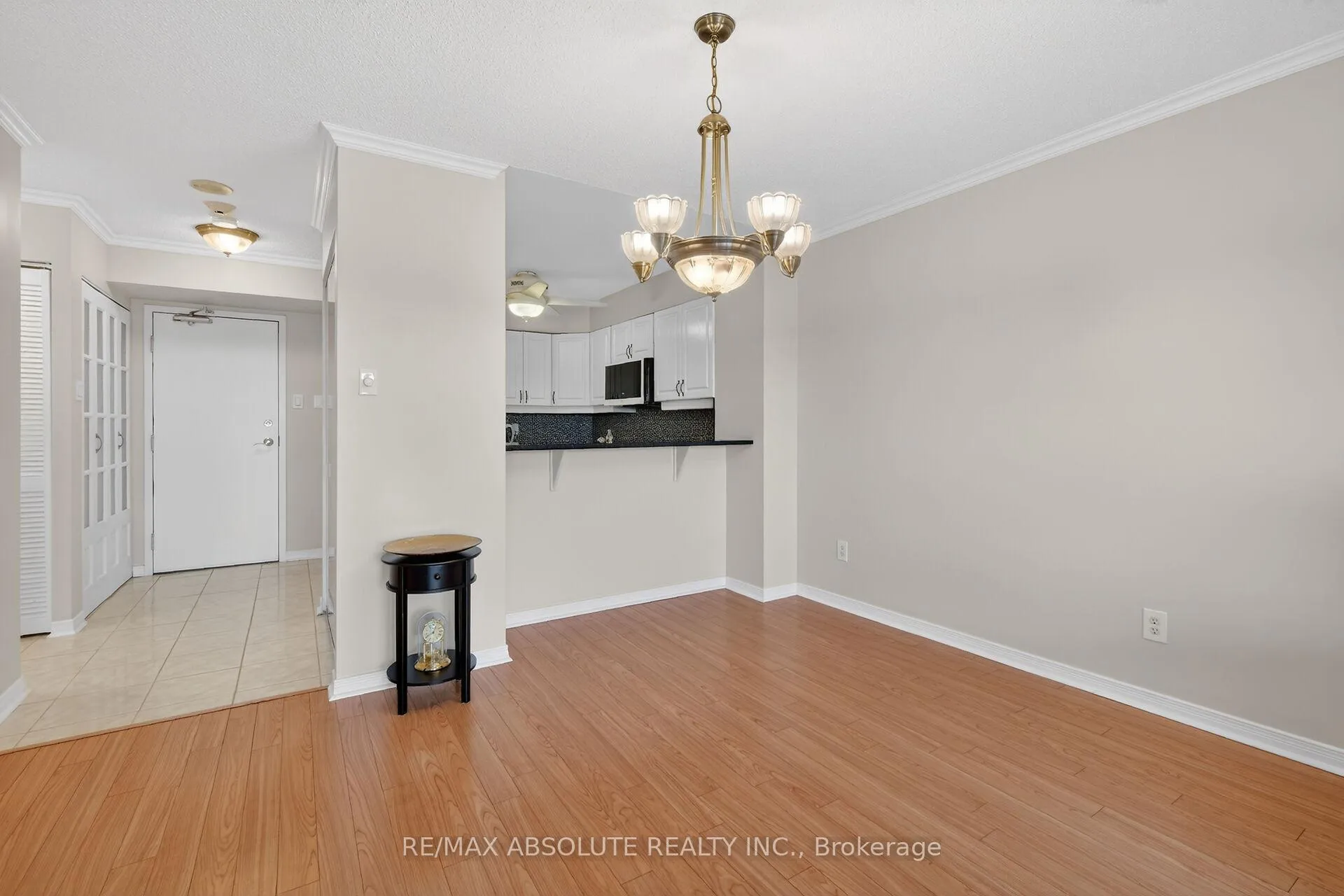 Photo 13 of Unit 806, 545 St Laurent Boulevard, Ottawa, Viscount Alexander Park — HOMEH