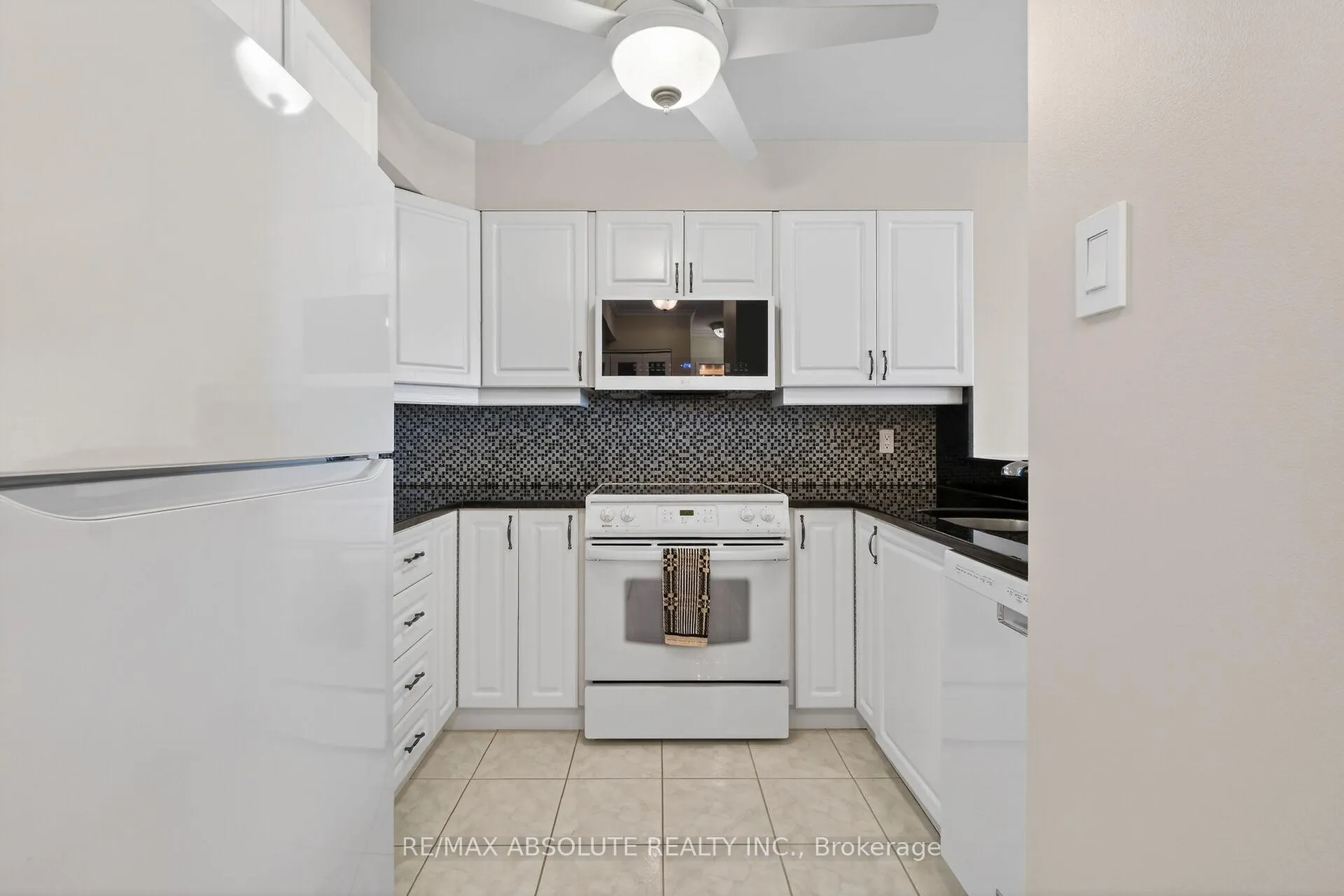 Photo 15 of Unit 806, 545 St Laurent Boulevard, Ottawa, Viscount Alexander Park — HOMEH