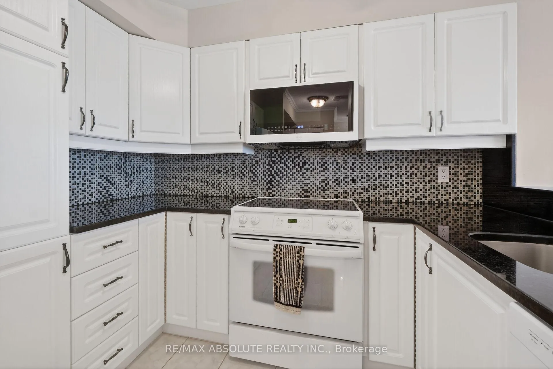Photo 18 of Unit 806, 545 St Laurent Boulevard, Ottawa, Viscount Alexander Park — HOMEH