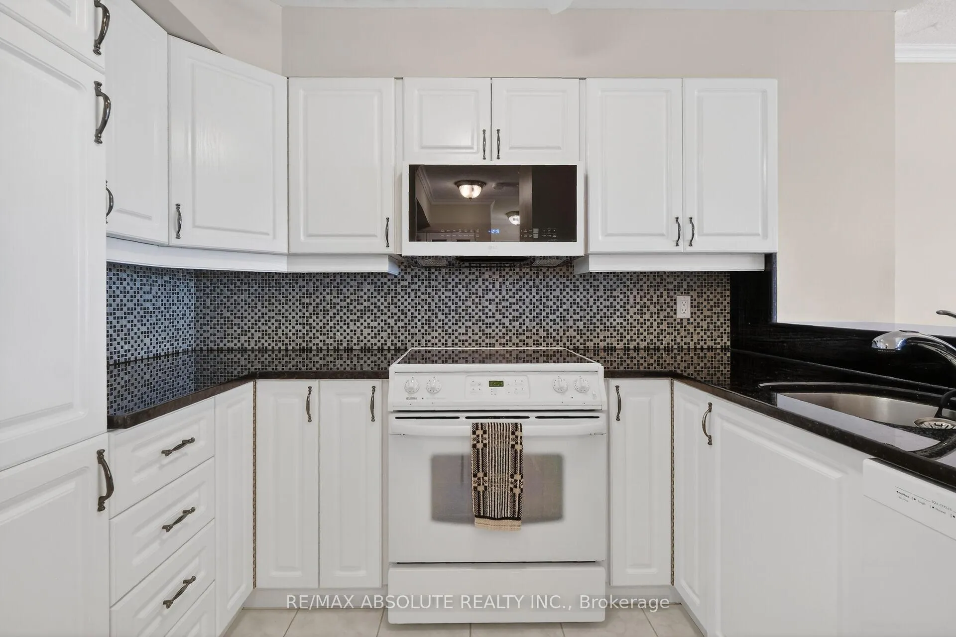 Photo 21 of Unit 806, 545 St Laurent Boulevard, Ottawa, Viscount Alexander Park — HOMEH