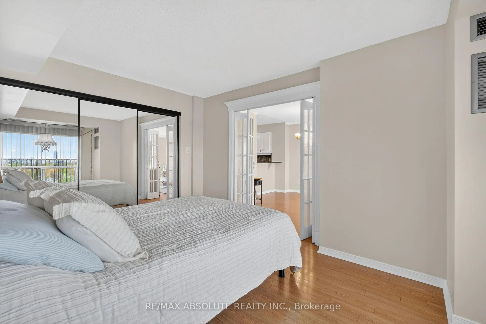 Photo 26 of Unit 806, 545 St Laurent Boulevard, Ottawa, Viscount Alexander Park — HOMEH