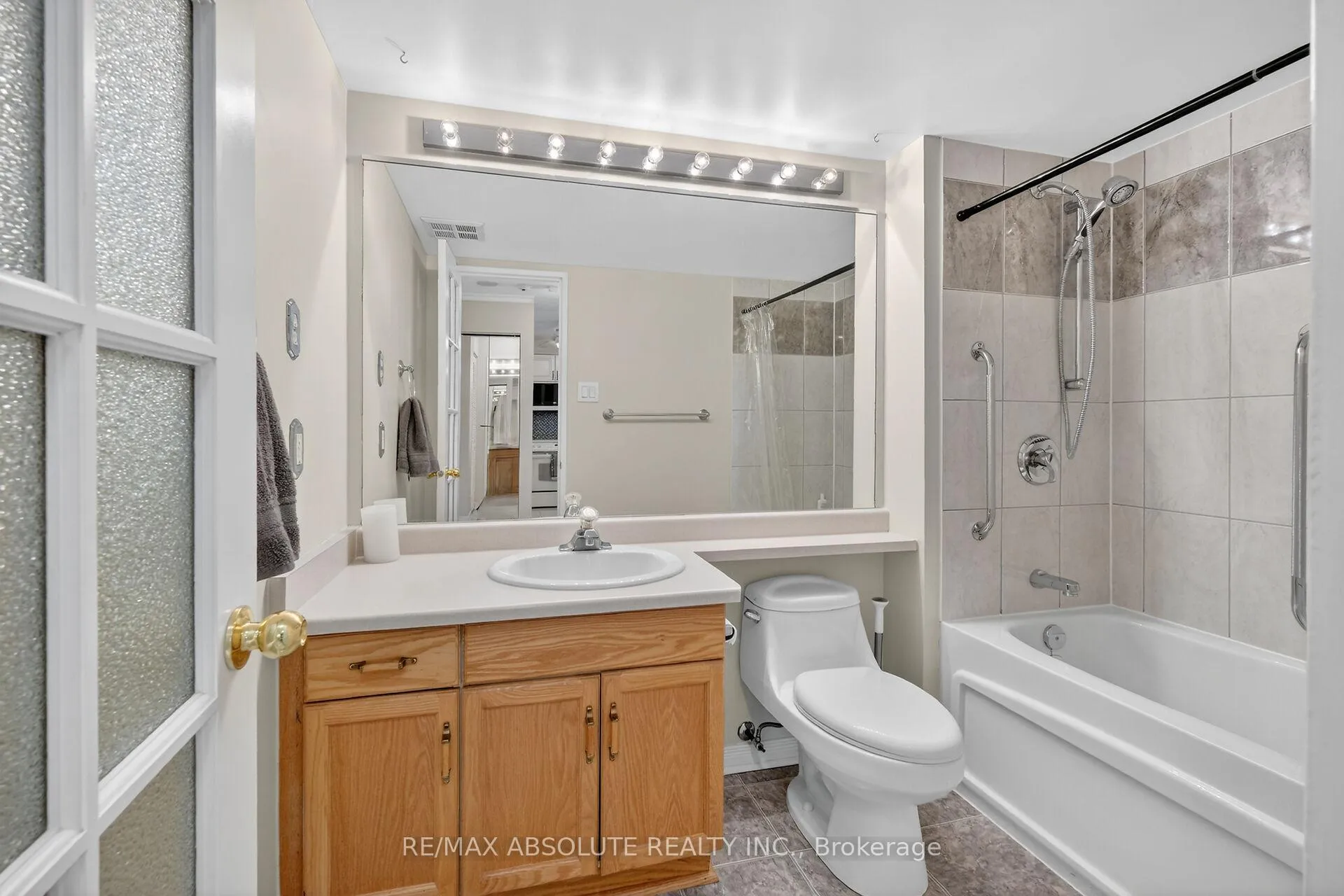 Photo 29 of Unit 806, 545 St Laurent Boulevard, Ottawa, Viscount Alexander Park — HOMEH
