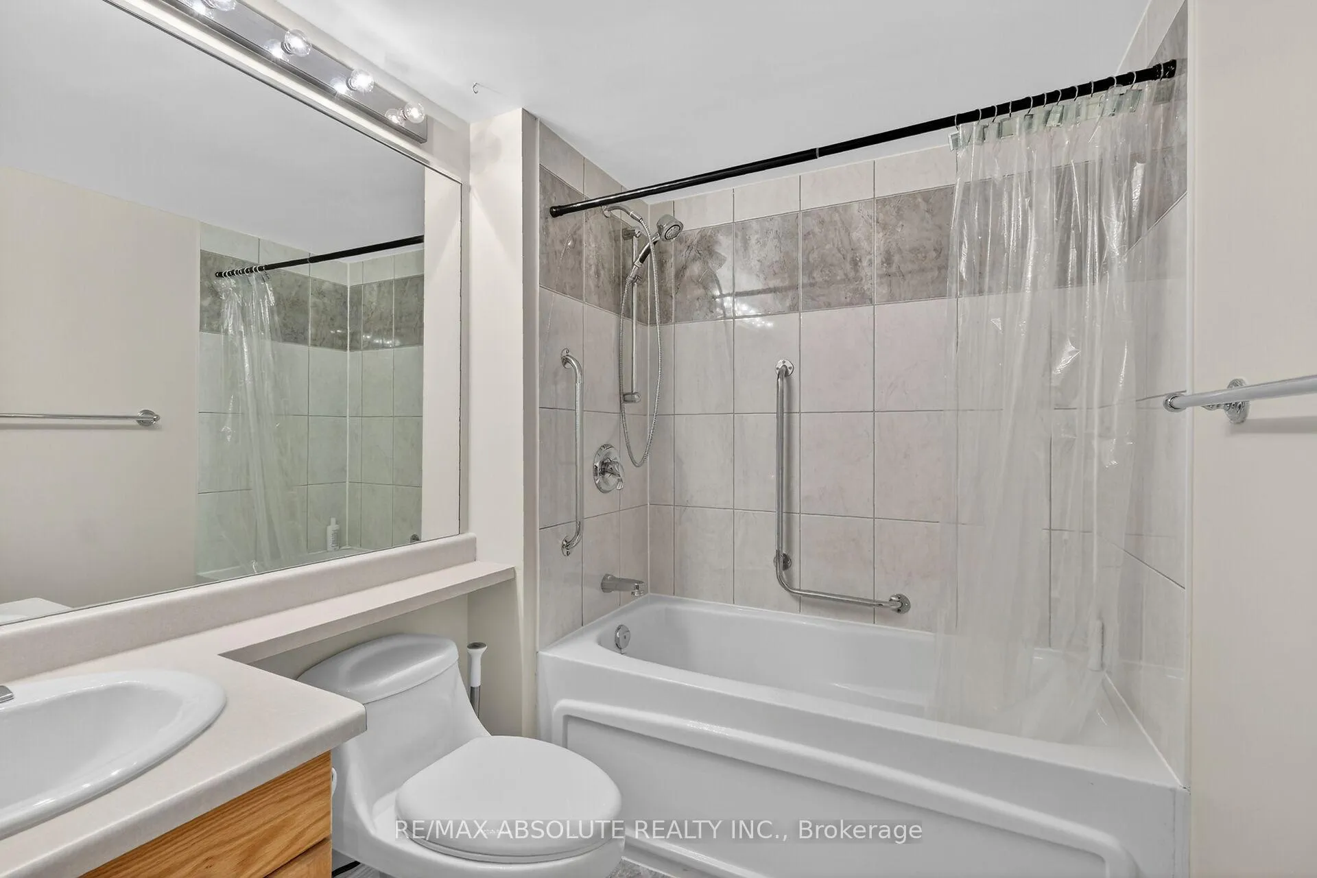 Photo 30 of Unit 806, 545 St Laurent Boulevard, Ottawa, Viscount Alexander Park — HOMEH