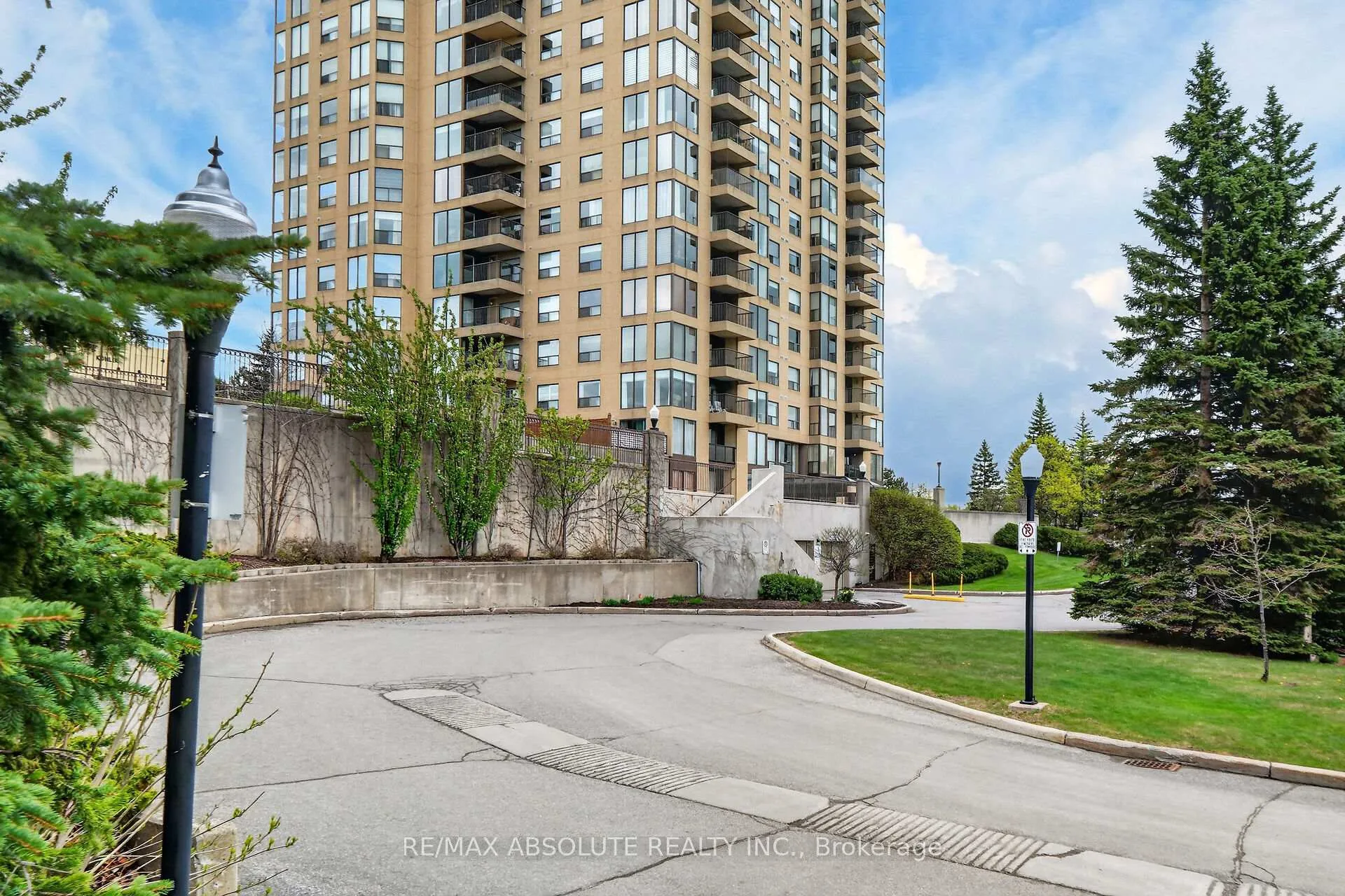 Photo 44 of Unit 806, 545 St Laurent Boulevard, Ottawa, Viscount Alexander Park — HOMEH