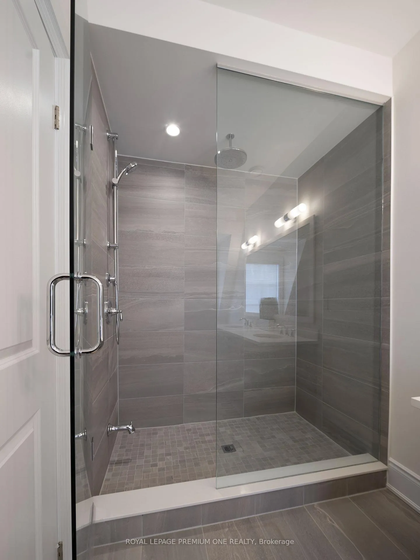 Photo 17 of 70A Thomas Street, Mississauga, Streetsville — HOMEH