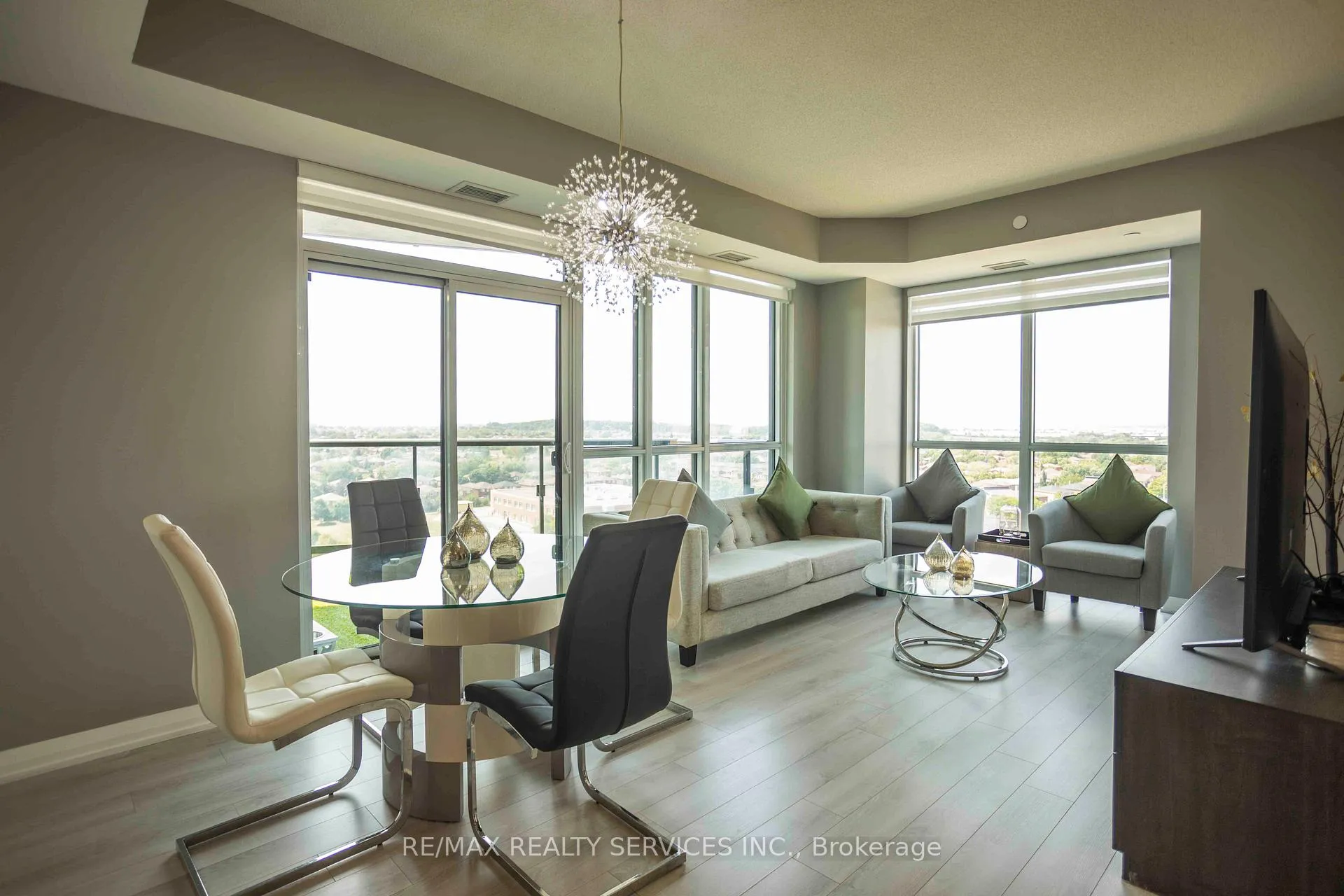 Front of Unit 918, 35 Watergarden Drive W