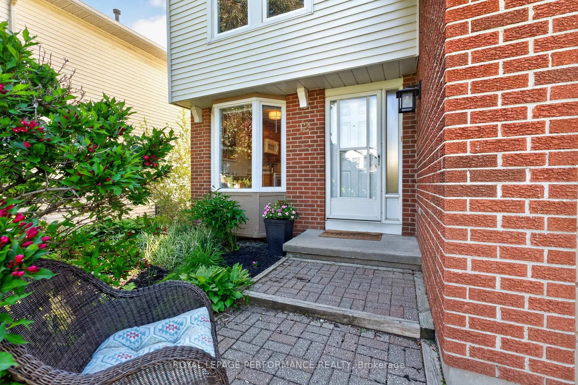 Photo 3 of 12 Barra Avenue, Ottawa, Kanata - Glencairn/Hazeldean — HOMEH