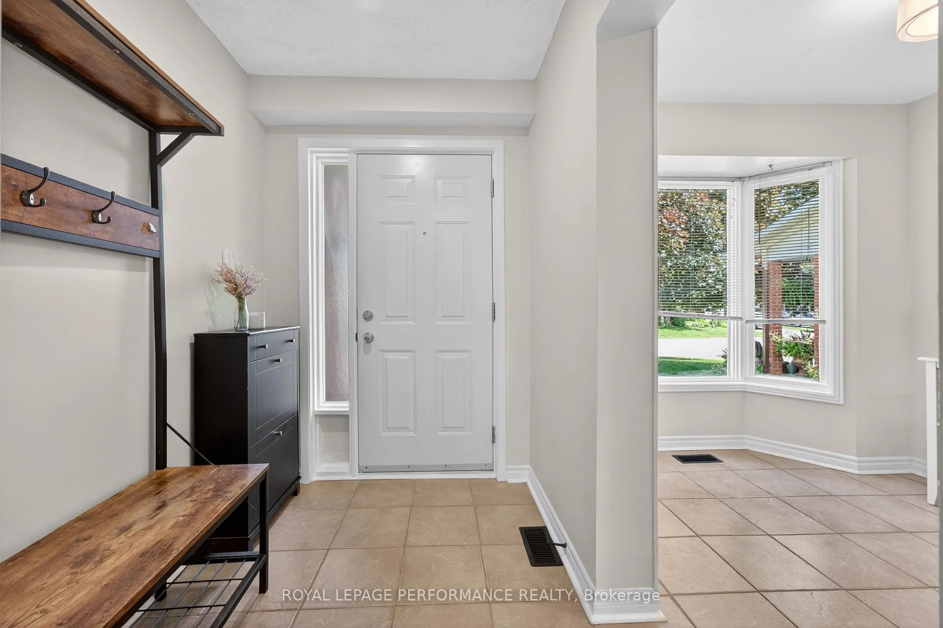 Photo 4 of 12 Barra Avenue, Ottawa, Kanata - Glencairn/Hazeldean — HOMEH