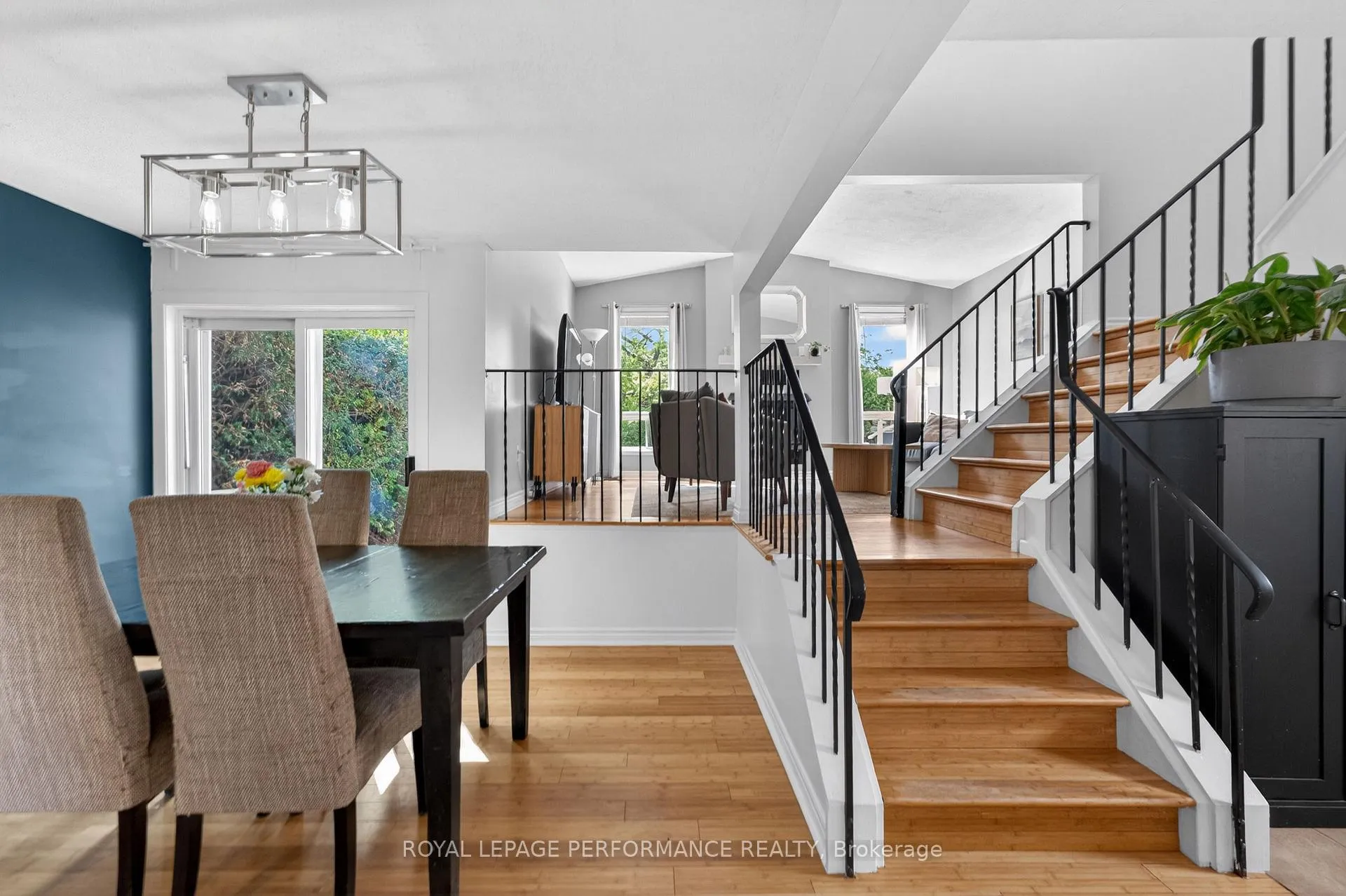 Photo 5 of 12 Barra Avenue, Ottawa, Kanata - Glencairn/Hazeldean — HOMEH