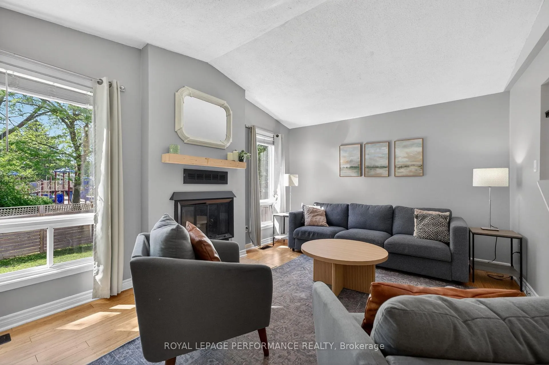 Photo 6 of 12 Barra Avenue, Ottawa, Kanata - Glencairn/Hazeldean — HOMEH