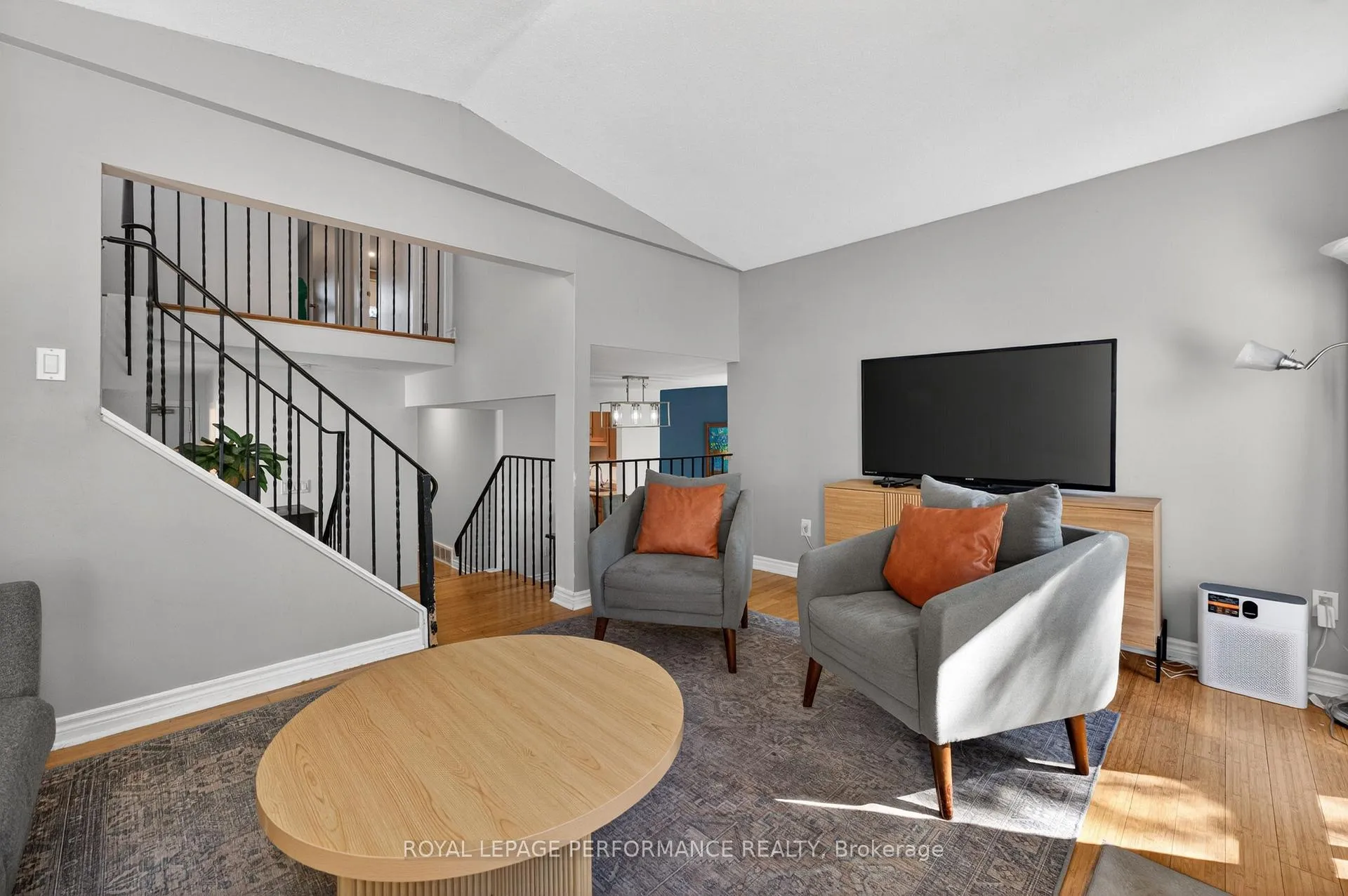 Photo 7 of 12 Barra Avenue, Ottawa, Kanata - Glencairn/Hazeldean — HOMEH