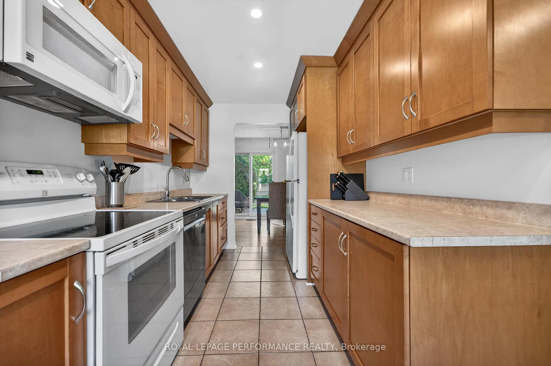 Photo 14 of 12 Barra Avenue, Ottawa, Kanata - Glencairn/Hazeldean — HOMEH
