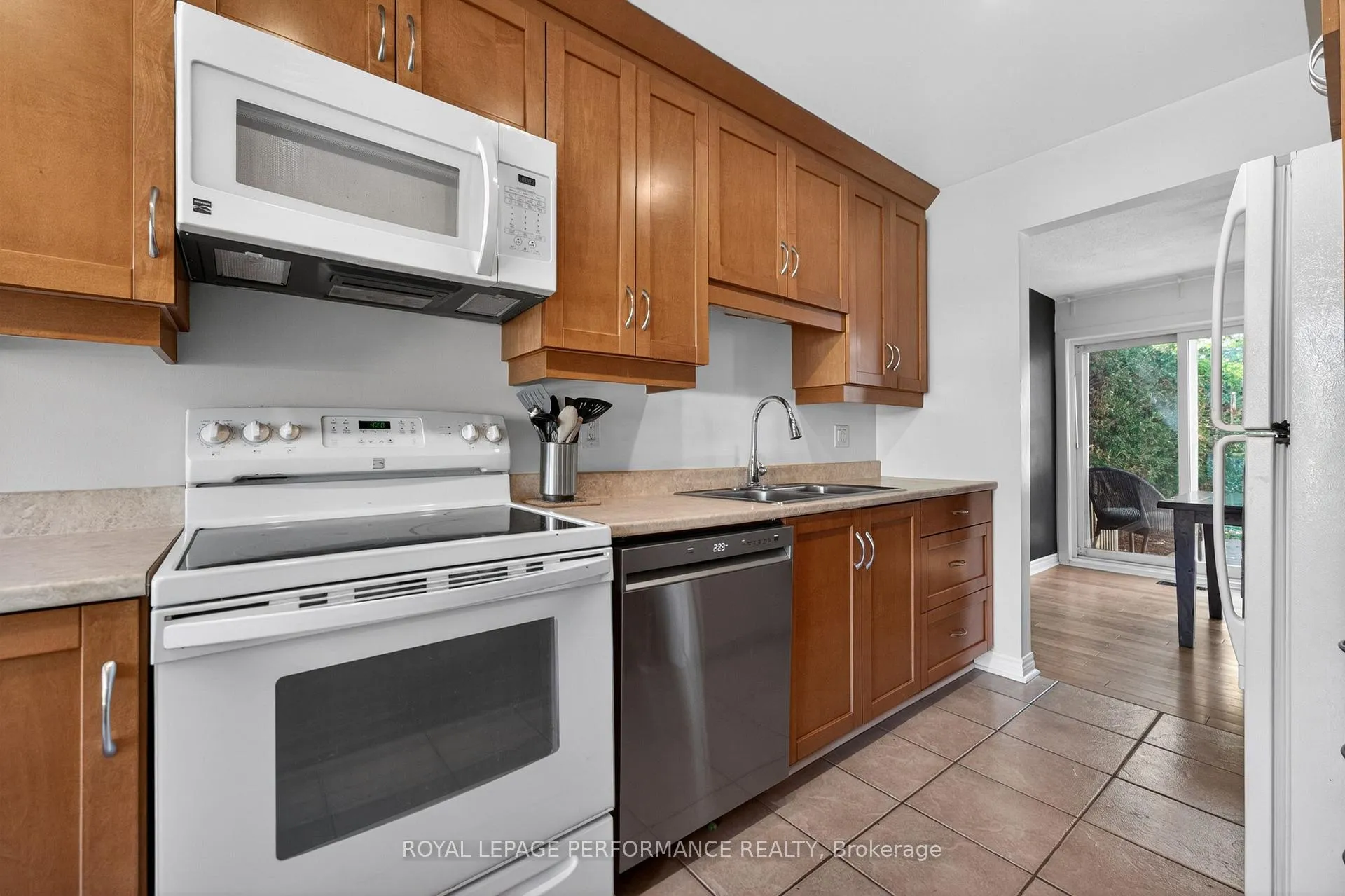 Photo 15 of 12 Barra Avenue, Ottawa, Kanata - Glencairn/Hazeldean — HOMEH