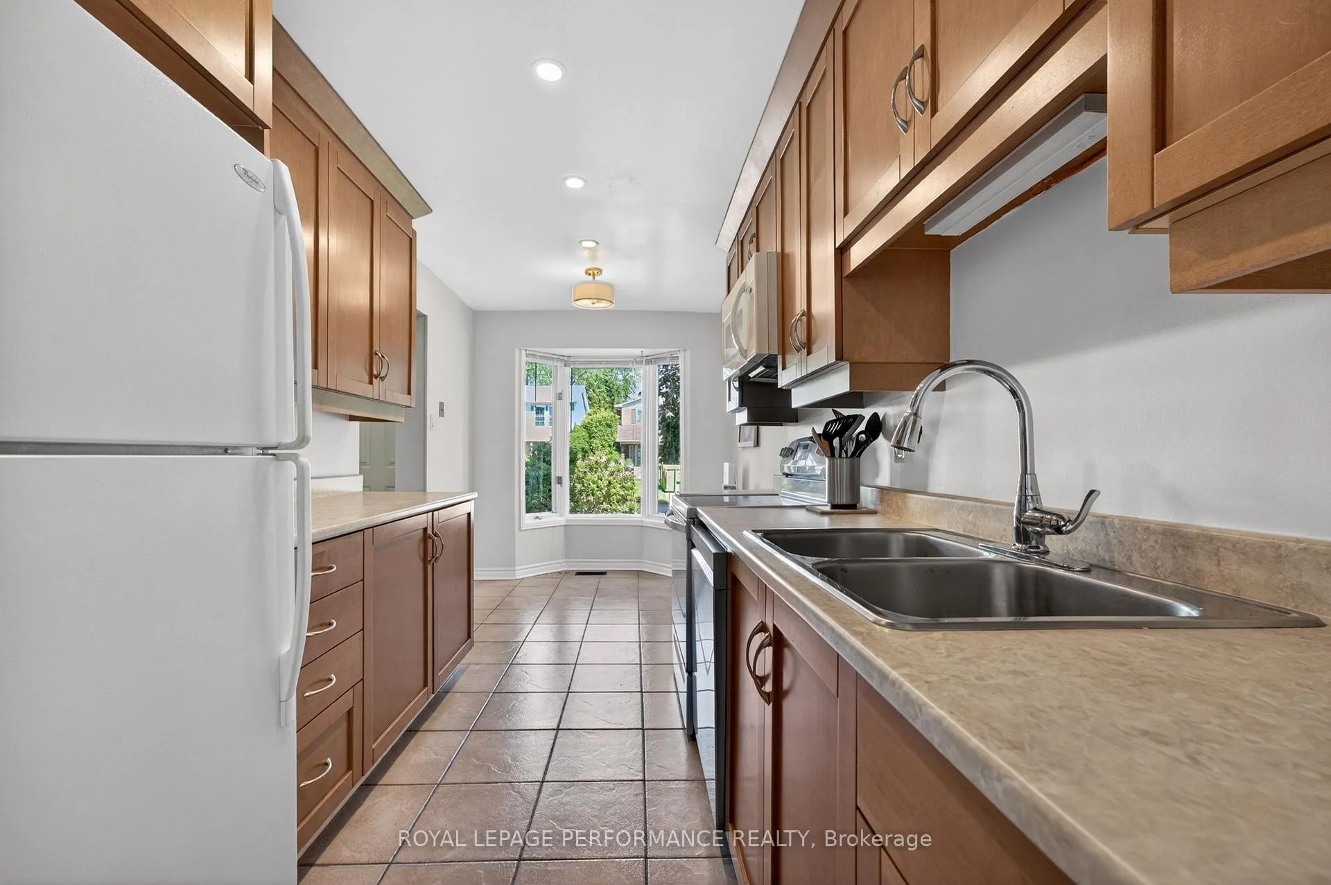 Photo 16 of 12 Barra Avenue, Ottawa, Kanata - Glencairn/Hazeldean — HOMEH