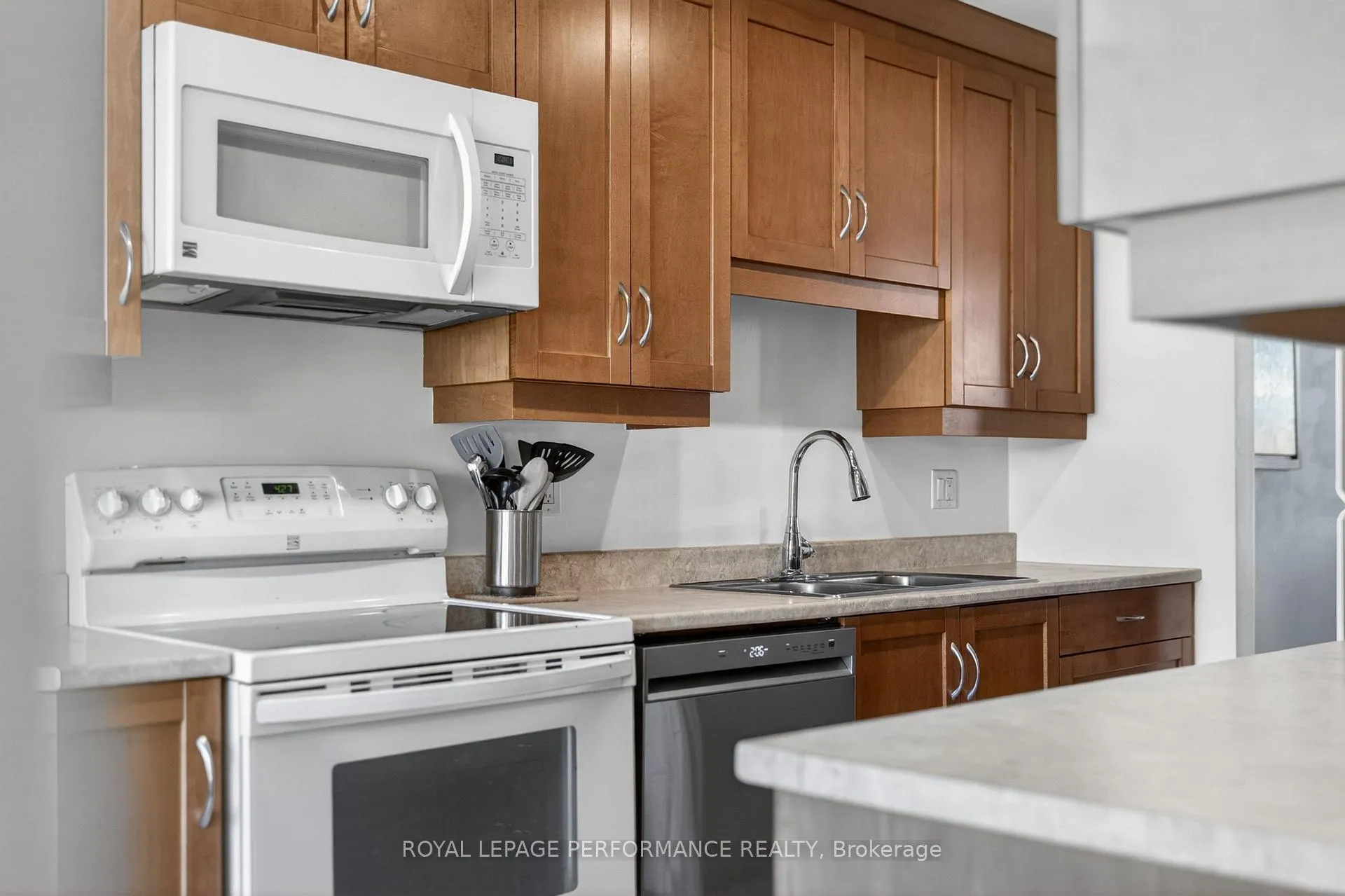 Photo 17 of 12 Barra Avenue, Ottawa, Kanata - Glencairn/Hazeldean — HOMEH