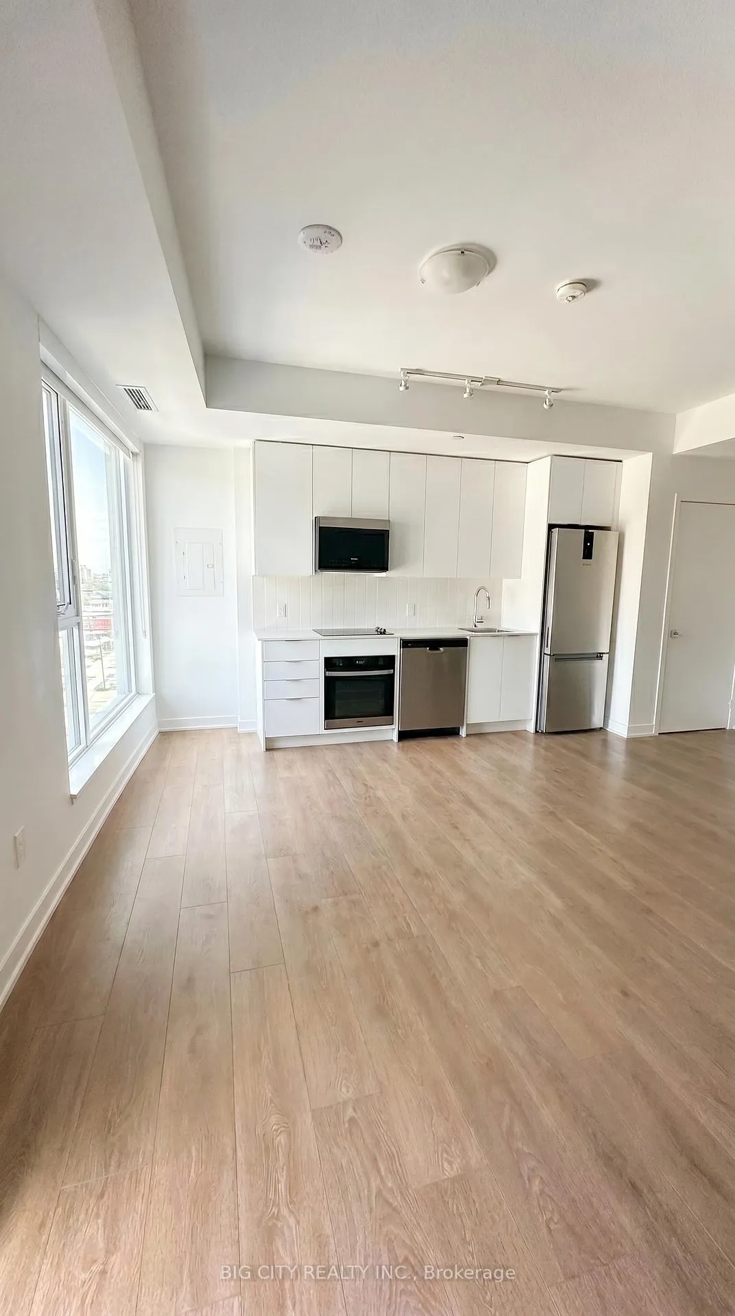 Photo 3 of Unit 1604, 474 Caldari Road, Vaughan, Concord — HOMEH