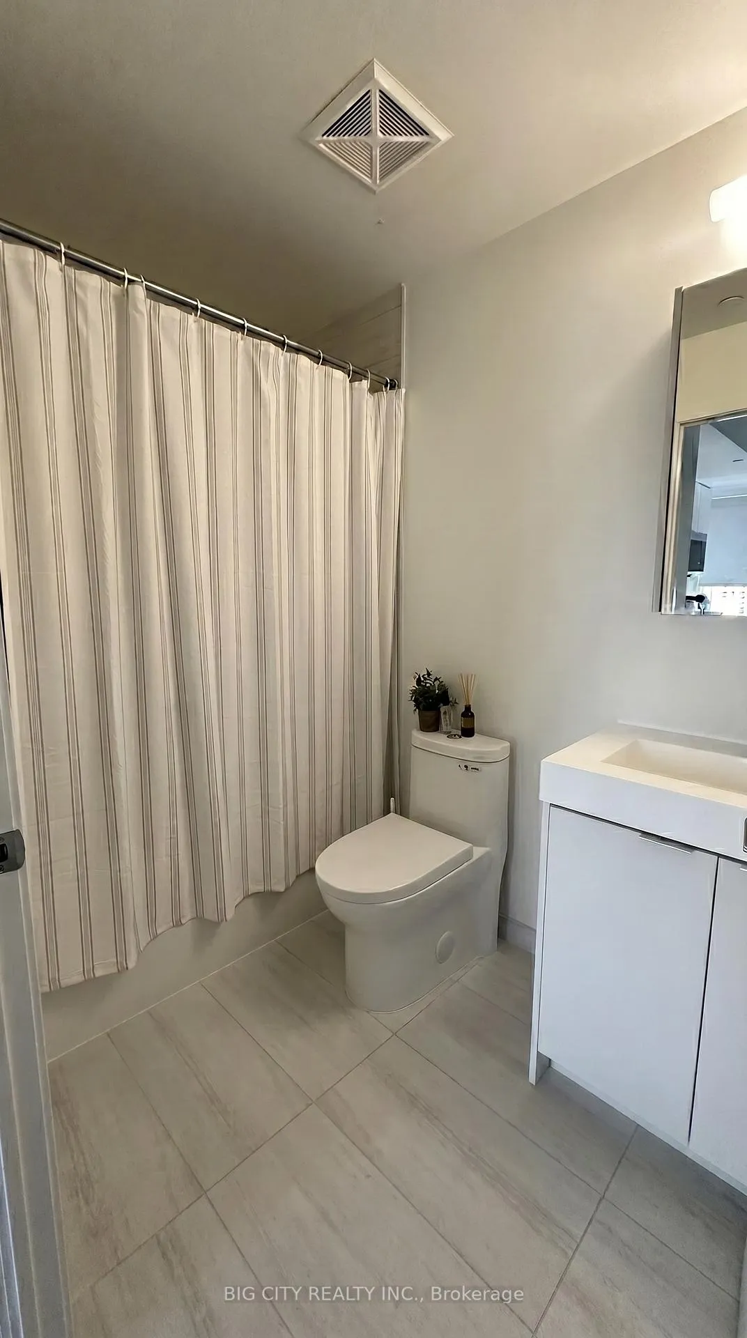 Photo 6 of Unit 1604, 474 Caldari Road, Vaughan, Concord — HOMEH
