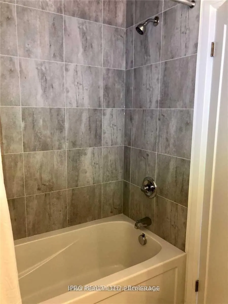 Photo 13 of 60 Waterlily Way, Hamilton, Rural Glanbrook — HOMEH