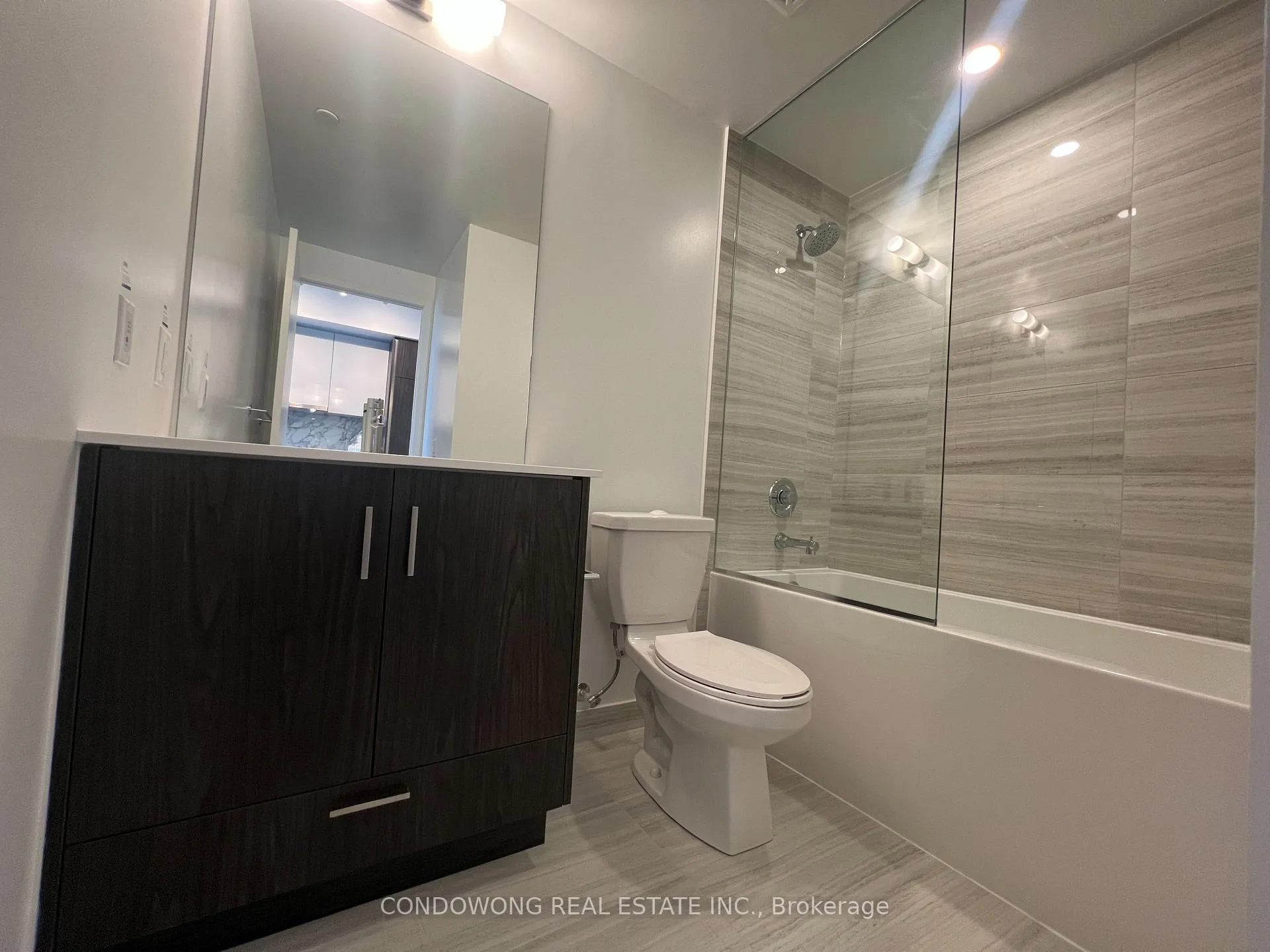Photo 6 of Unit 4016, 180 Front Street E, Toronto, Moss Park — HOMEH