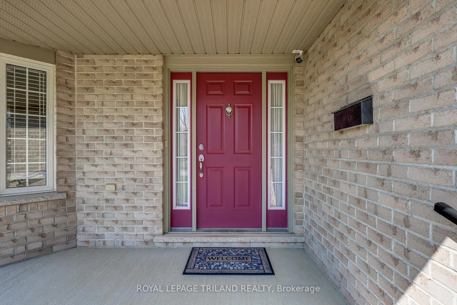 Photo 3 of 19 Oriole Lane, St. Thomas — HOMEH