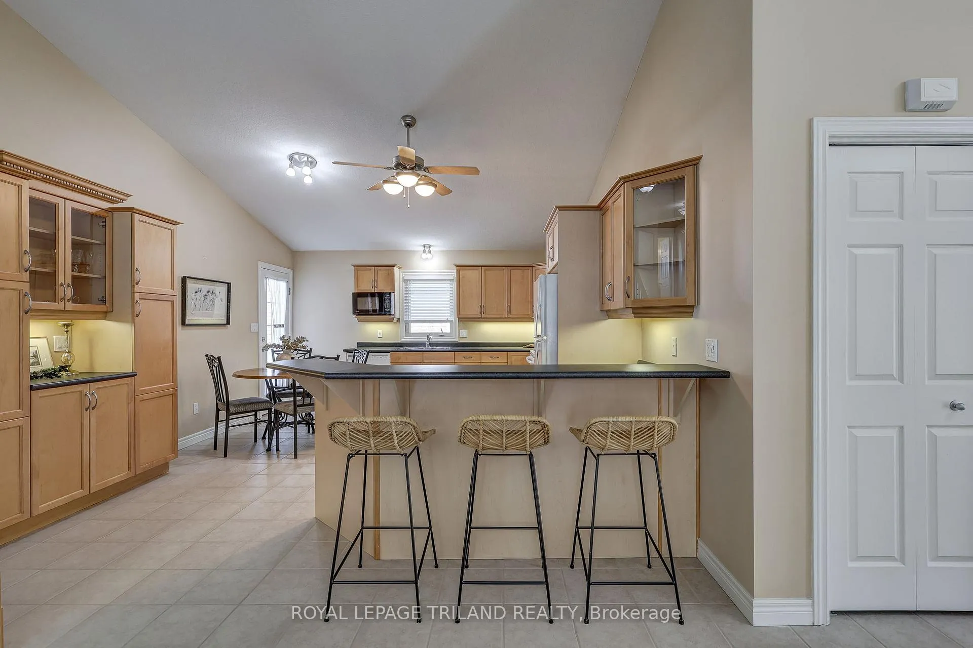 Photo 4 of 19 Oriole Lane, St. Thomas — HOMEH