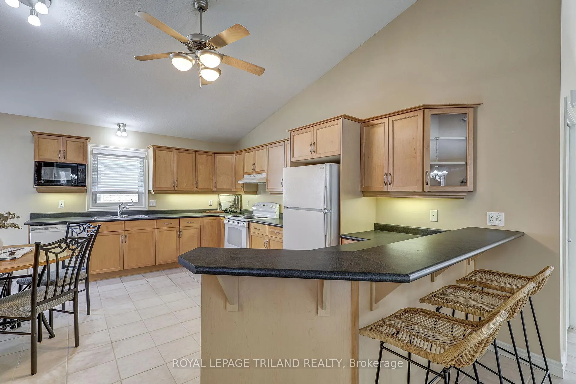 Photo 5 of 19 Oriole Lane, St. Thomas — HOMEH