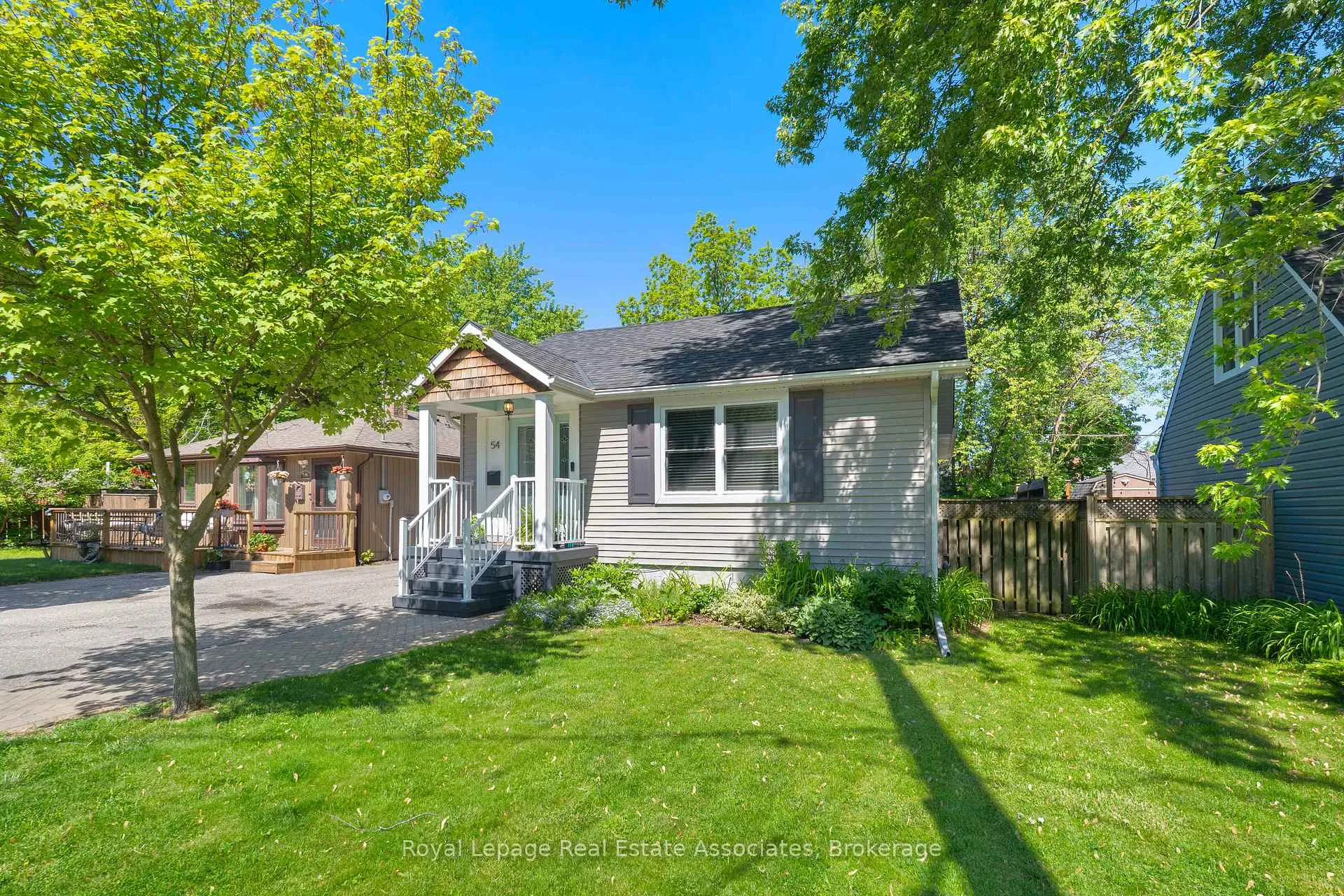 Photo 2 of 54 Frederick Street, Brampton, Downtown Brampton — HOMEH