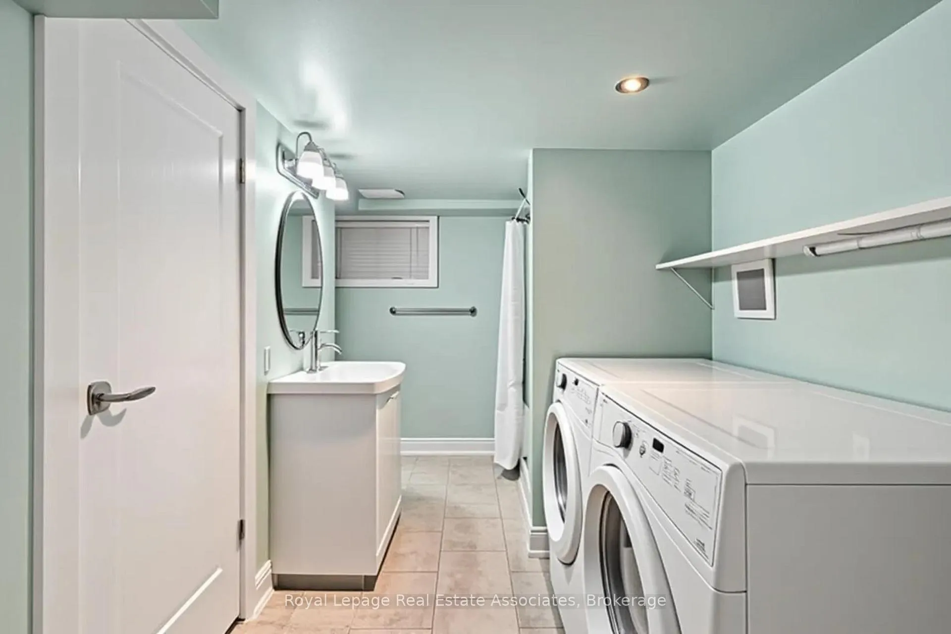 Photo 21 of 54 Frederick Street, Brampton, Downtown Brampton — HOMEH
