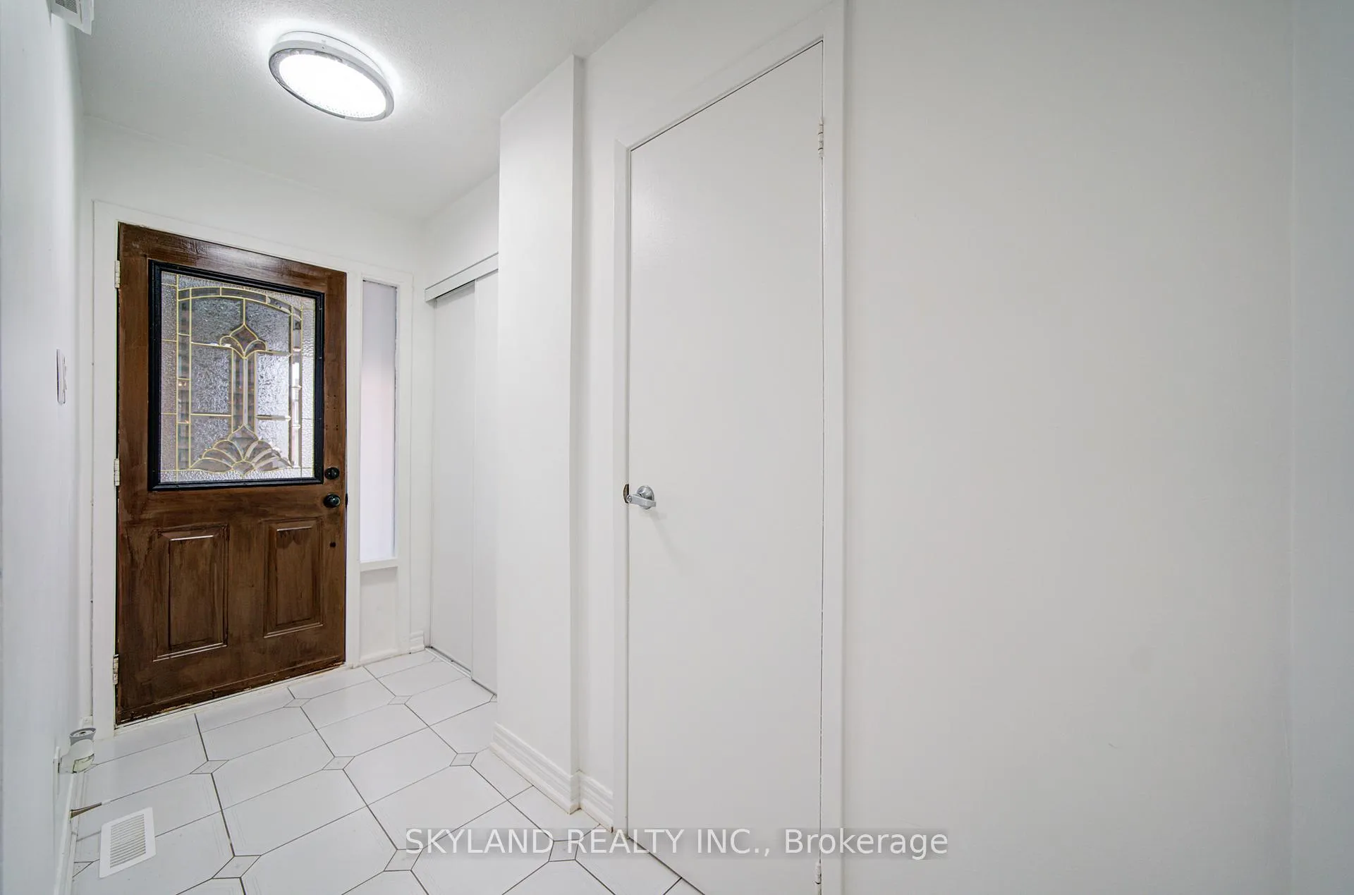 Photo 6 of 56 Upton Crescent, Markham, Milliken Mills West — HOMEH