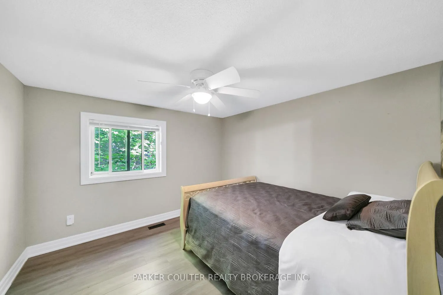 Photo 27 of 240 Hickling Trail, Barrie, Grove East — HOMEH