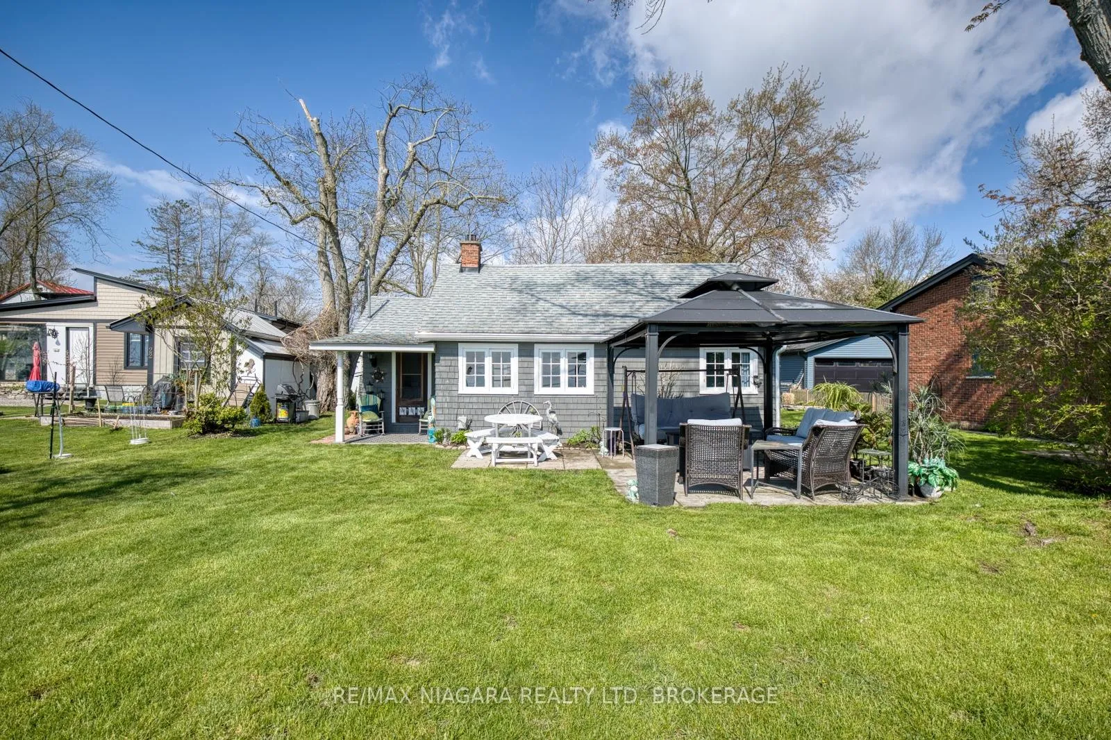 Photo 3 of 20 Mohawk Point Road, Haldimand, Dunnville — HOMEH