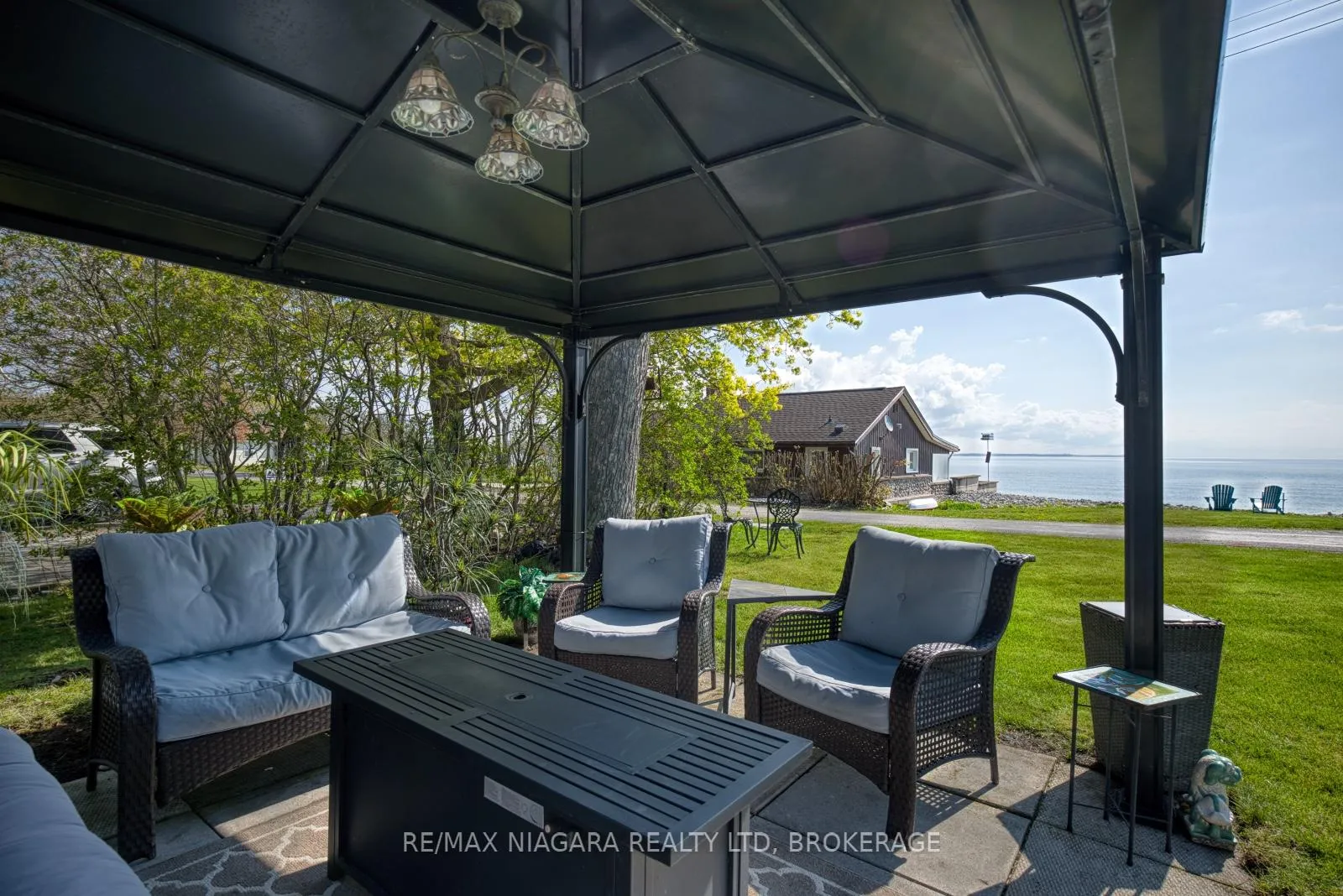 Photo 6 of 20 Mohawk Point Road, Haldimand, Dunnville — HOMEH