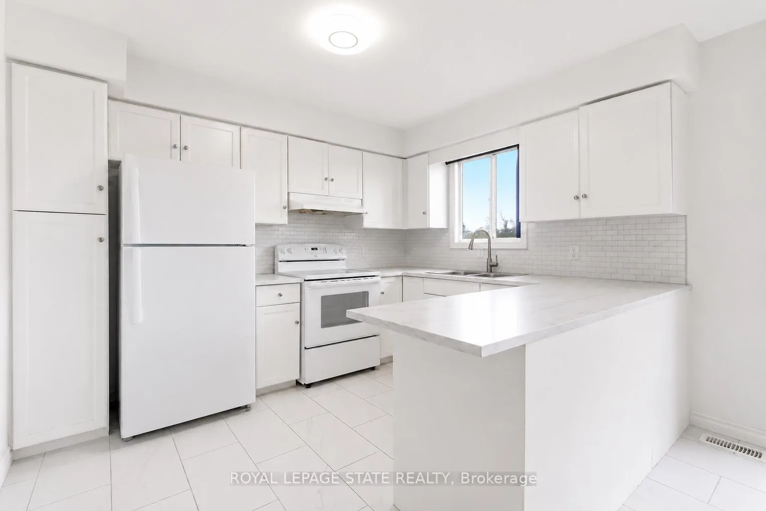 Photo 4 of Unit Main, 21 Kirk Street, St. Catharines, Western Hill — HOMEH