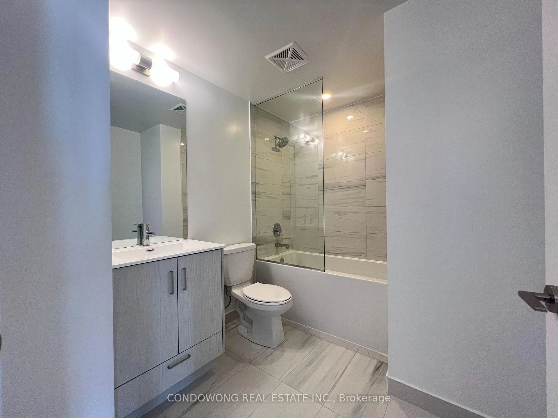 Photo 7 of Unit 3715, 180 Front Street E, Toronto, Moss Park — HOMEH