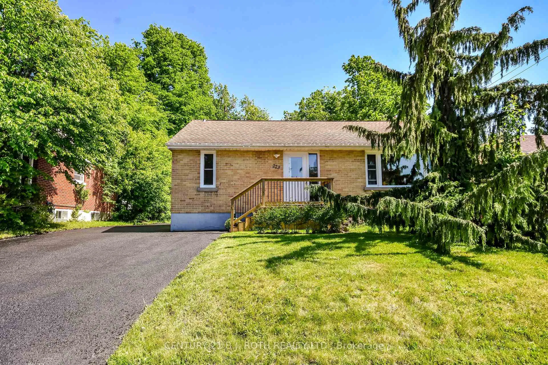 Photo 2 of 223 Wellington Street E, Barrie, Codrington — HOMEH