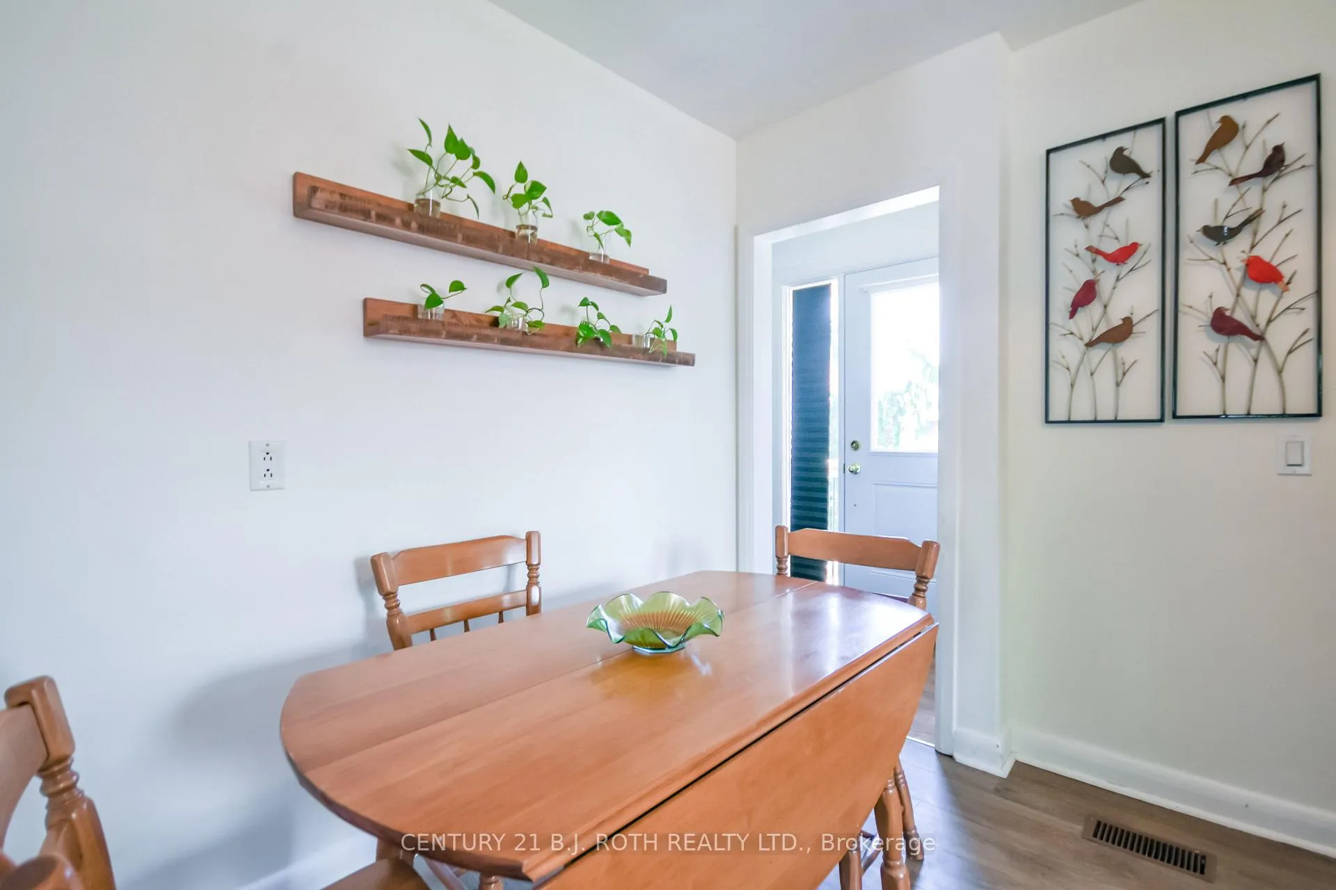 Photo 8 of 223 Wellington Street E, Barrie, Codrington — HOMEH