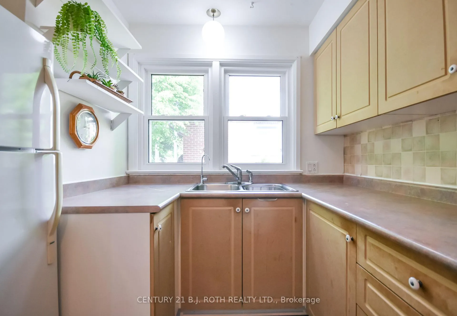 Photo 10 of 223 Wellington Street E, Barrie, Codrington — HOMEH