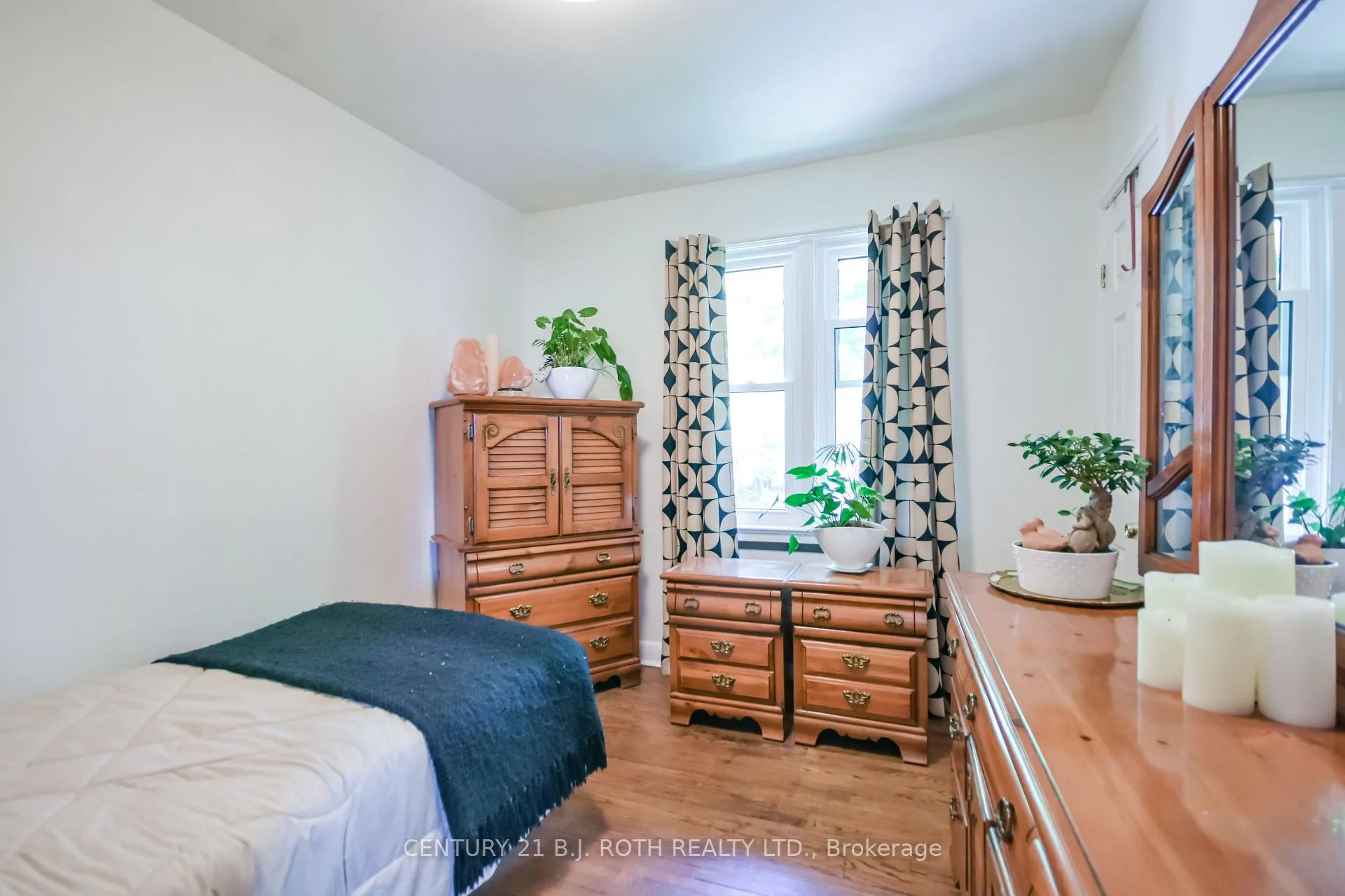 Photo 21 of 223 Wellington Street E, Barrie, Codrington — HOMEH