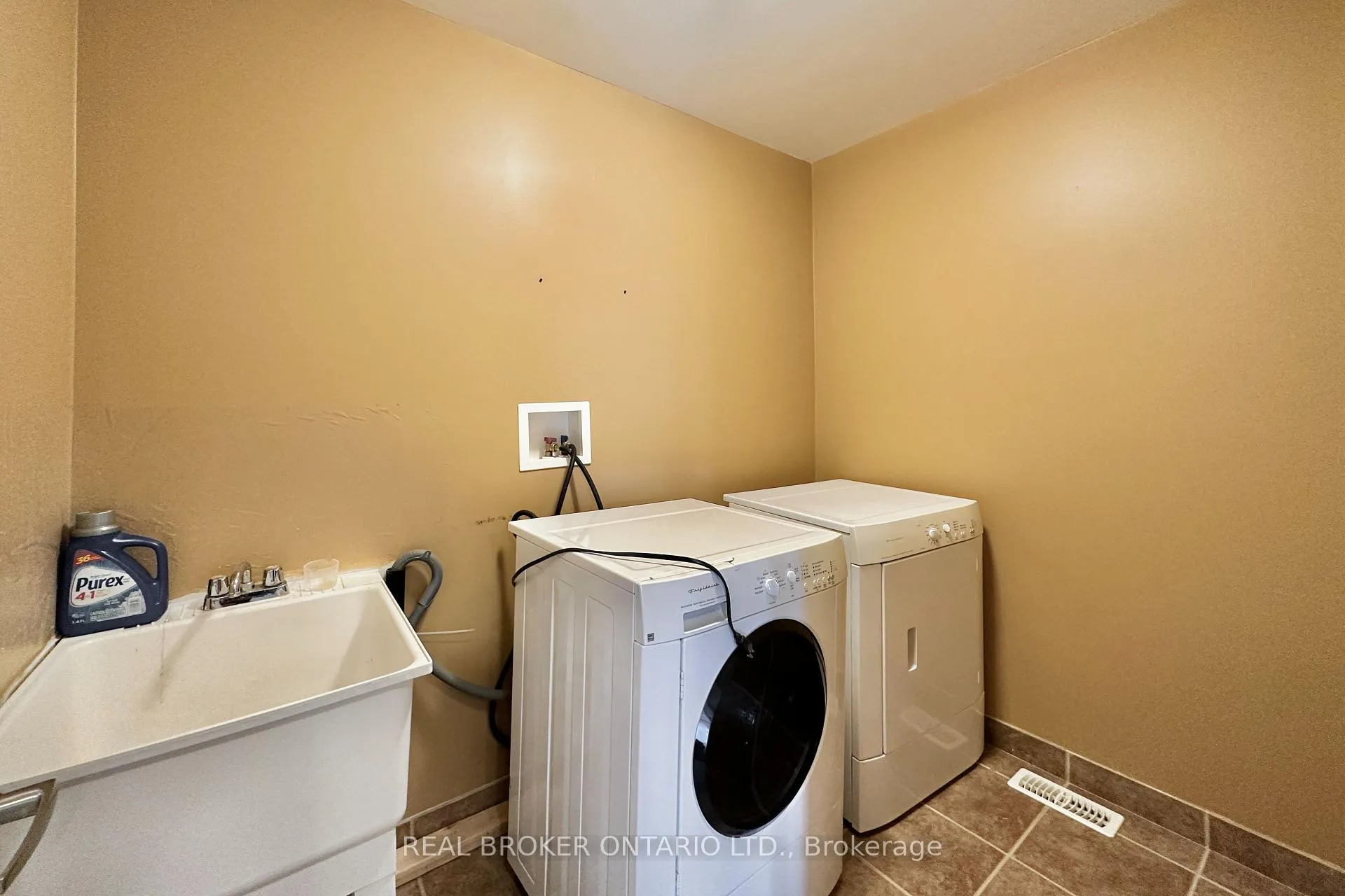 Photo 32 of 1 Armando Drive, Markham, Wismer — HOMEH