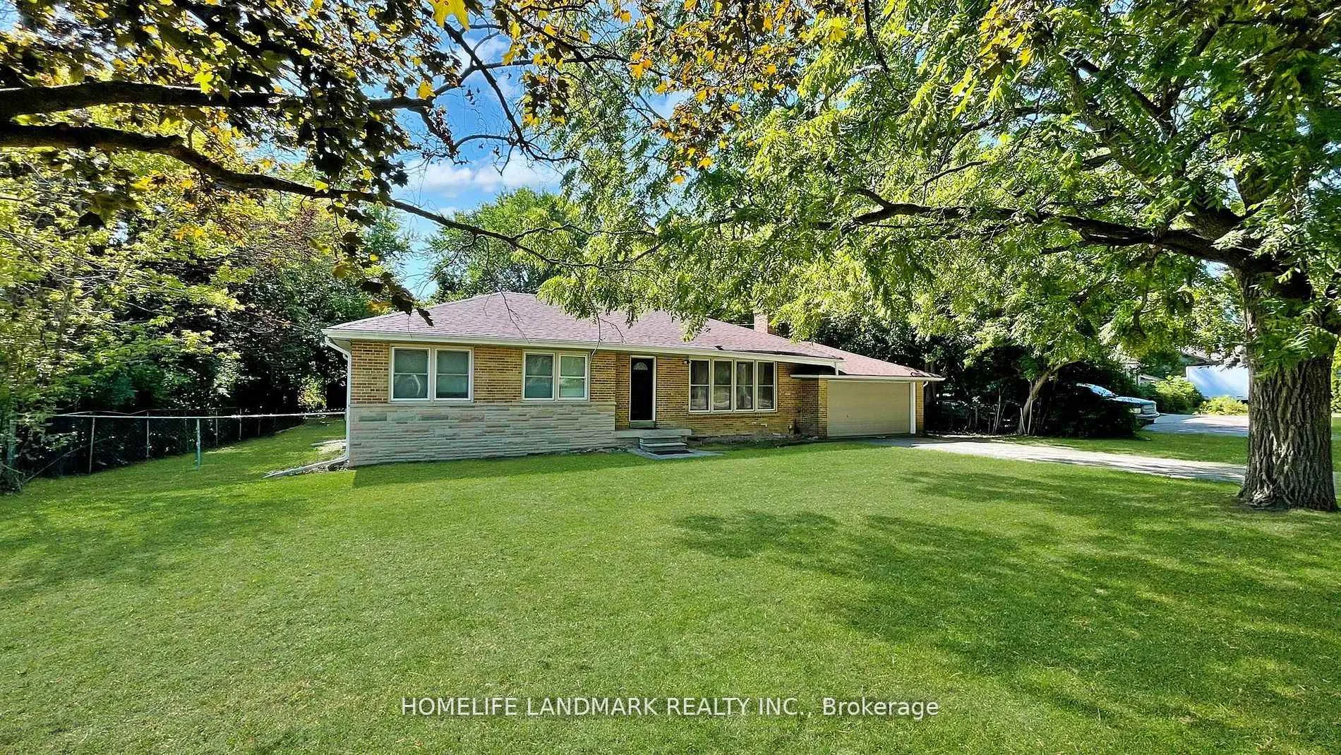Photo 2 of Unit Basement, 11 Uplands Avenue, Vaughan, Uplands — HOMEH