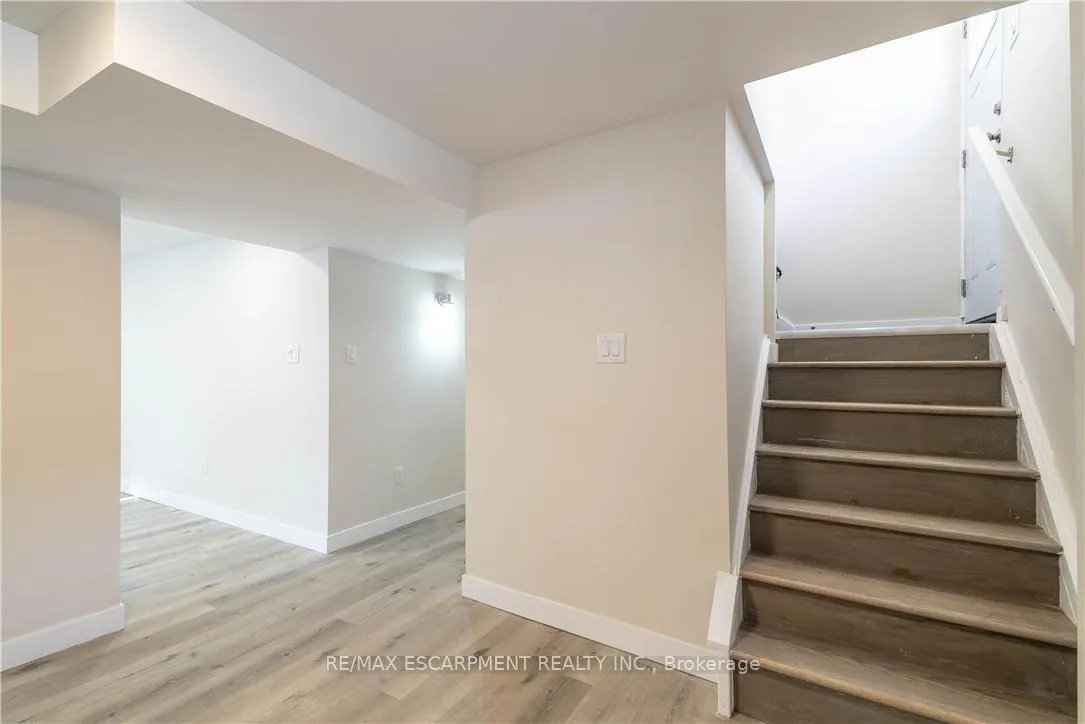 Photo 5 of Unit 2, 196 Upper Paradise Road, Hamilton, Westcliffe — HOMEH