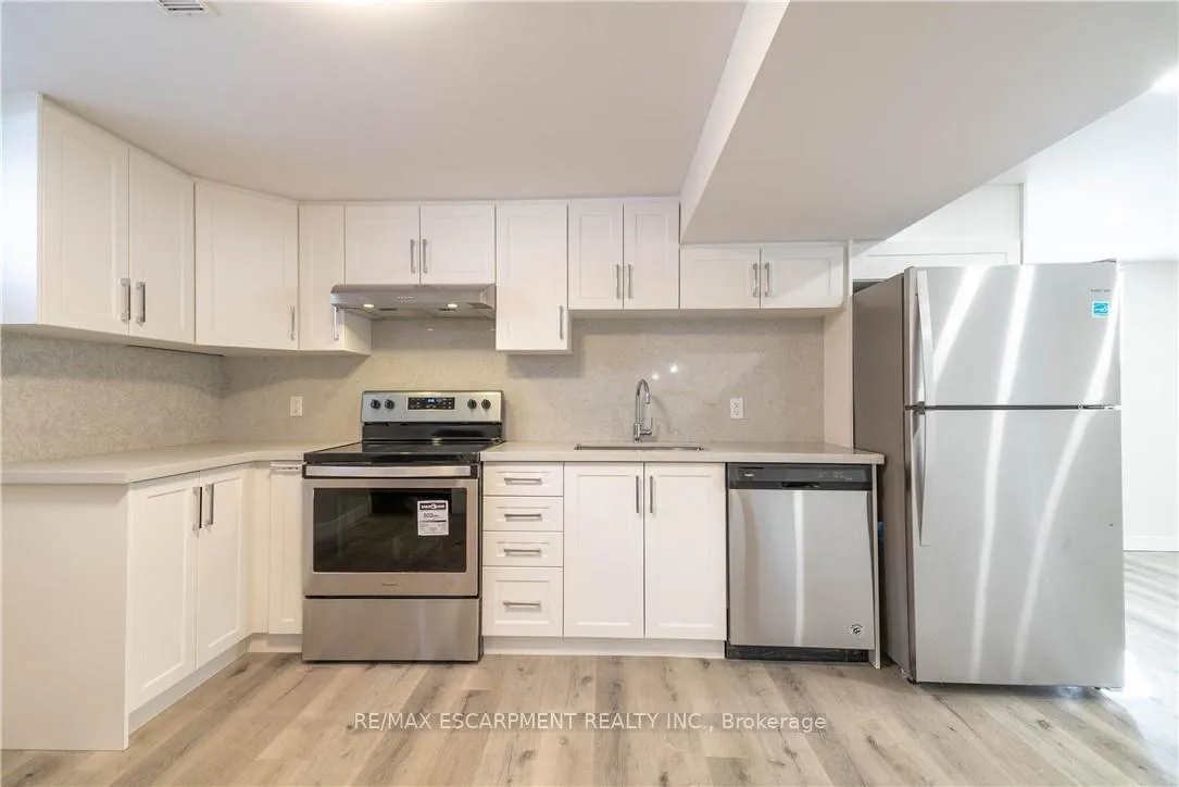 Photo 7 of Unit 2, 196 Upper Paradise Road, Hamilton, Westcliffe — HOMEH