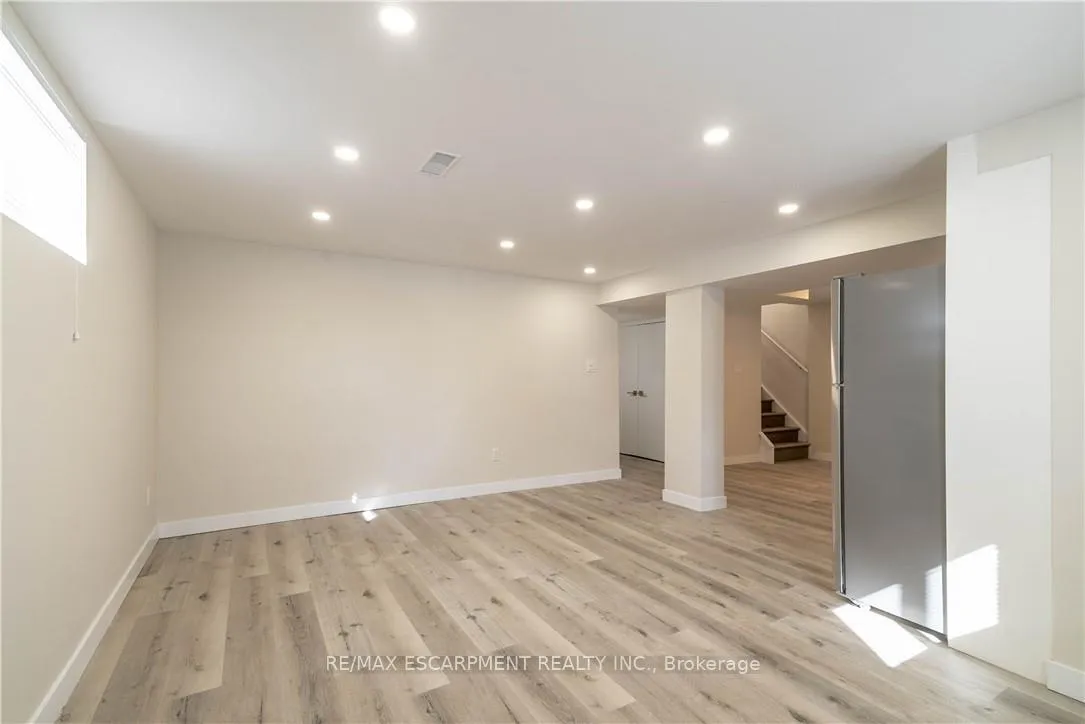 Photo 10 of Unit 2, 196 Upper Paradise Road, Hamilton, Westcliffe — HOMEH