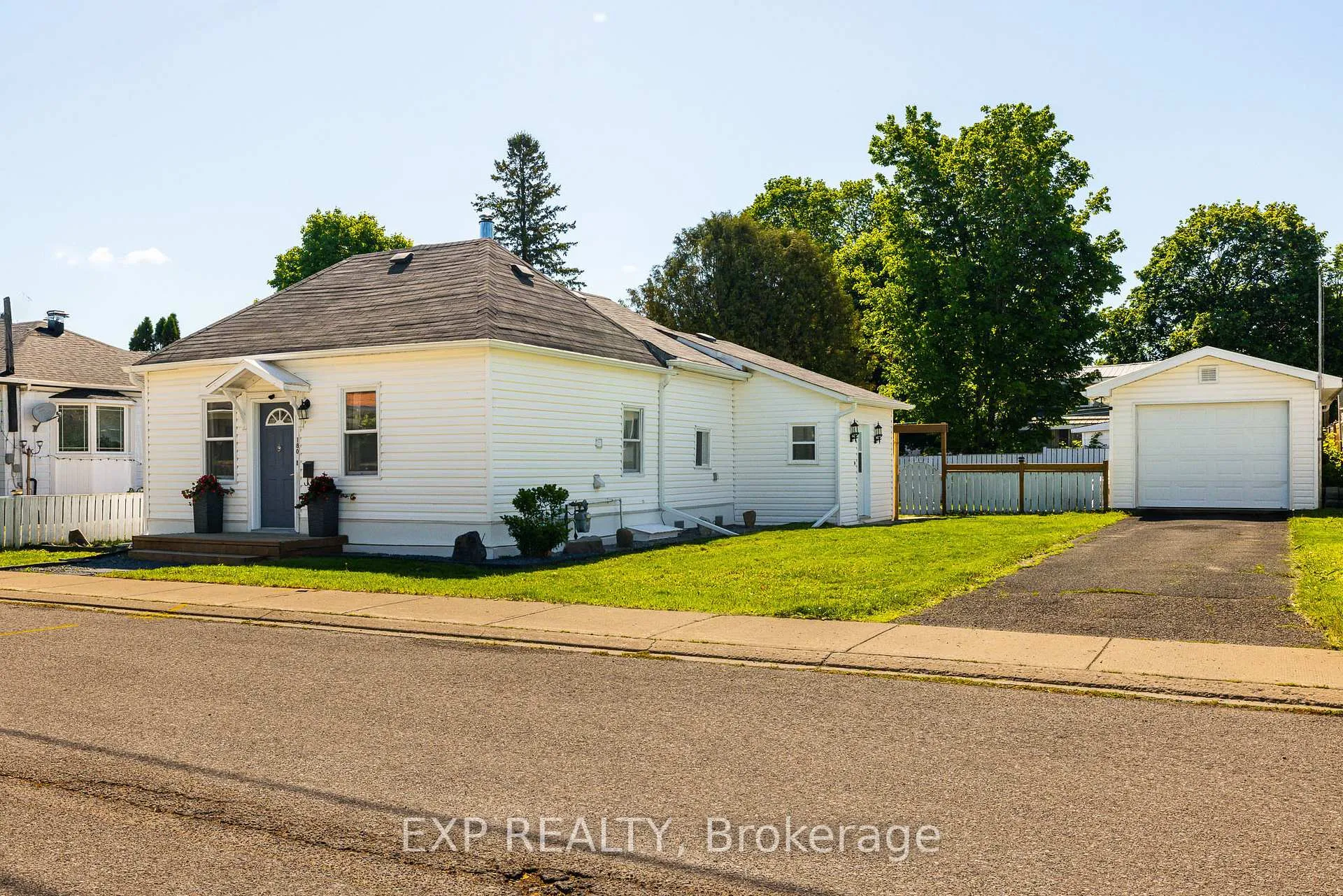 Photo 1 of 180 Wellington Street, Carleton Place — HOMEH