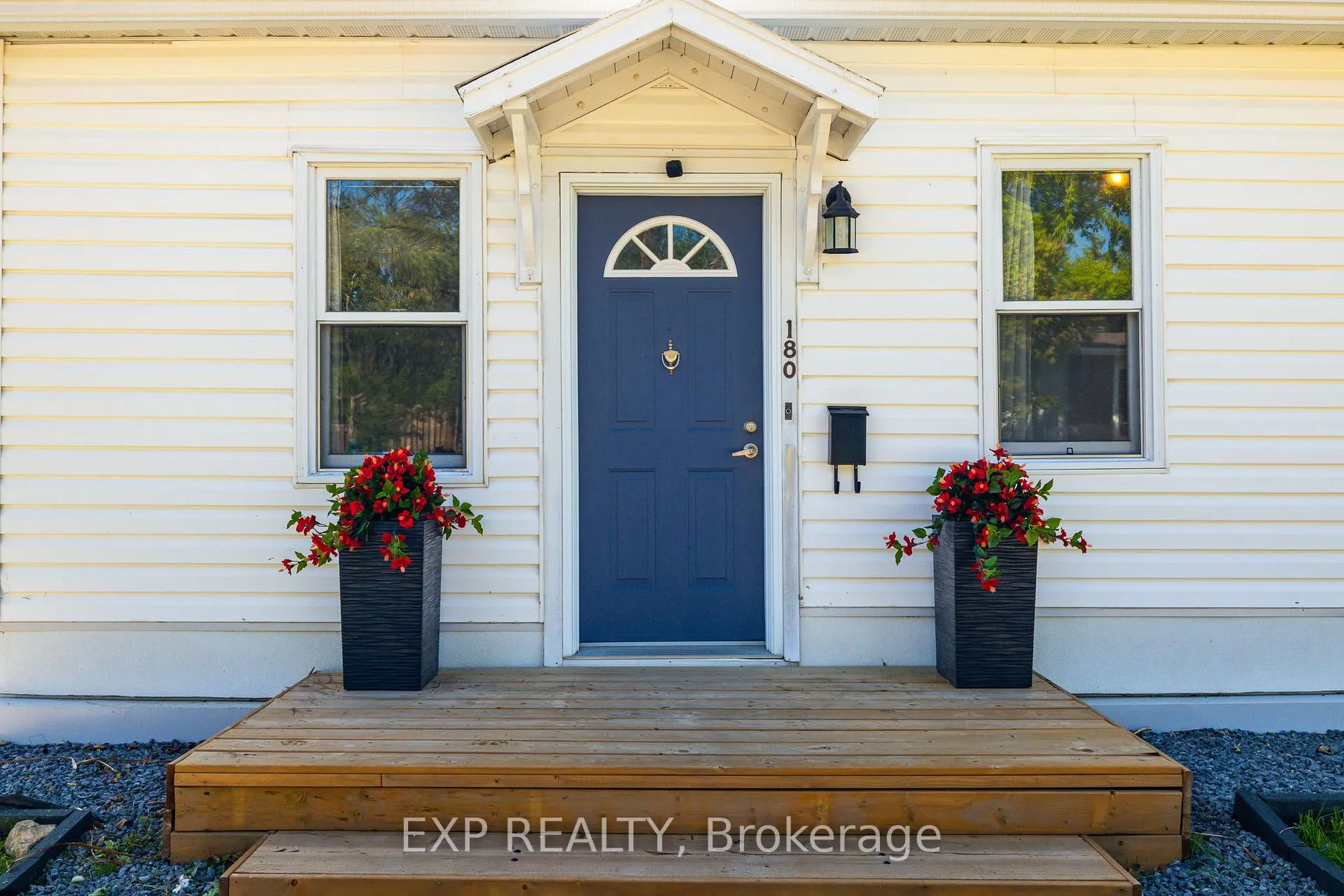 Photo 2 of 180 Wellington Street, Carleton Place — HOMEH