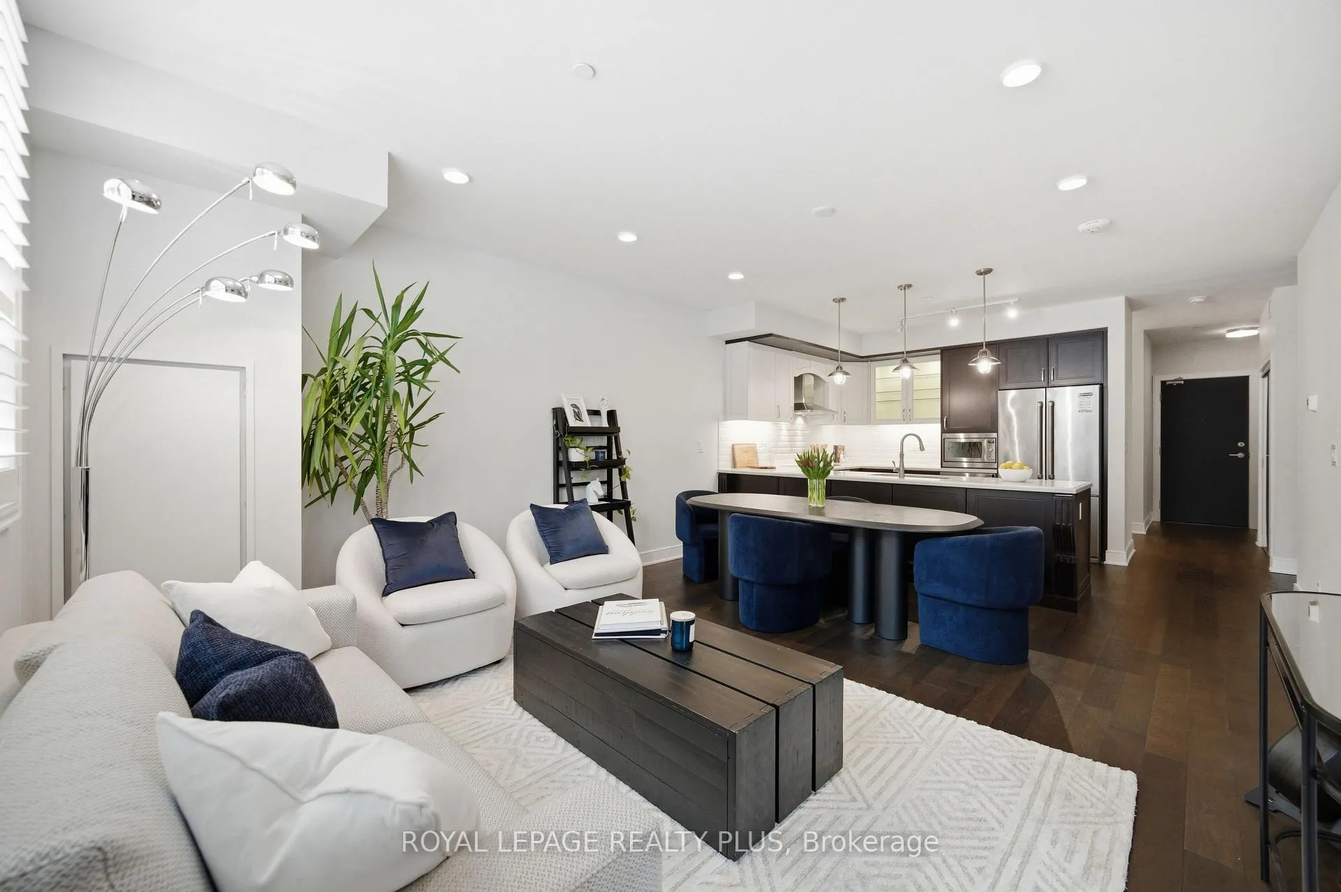 Front of Unit 117, 1575 Lakeshore Road W