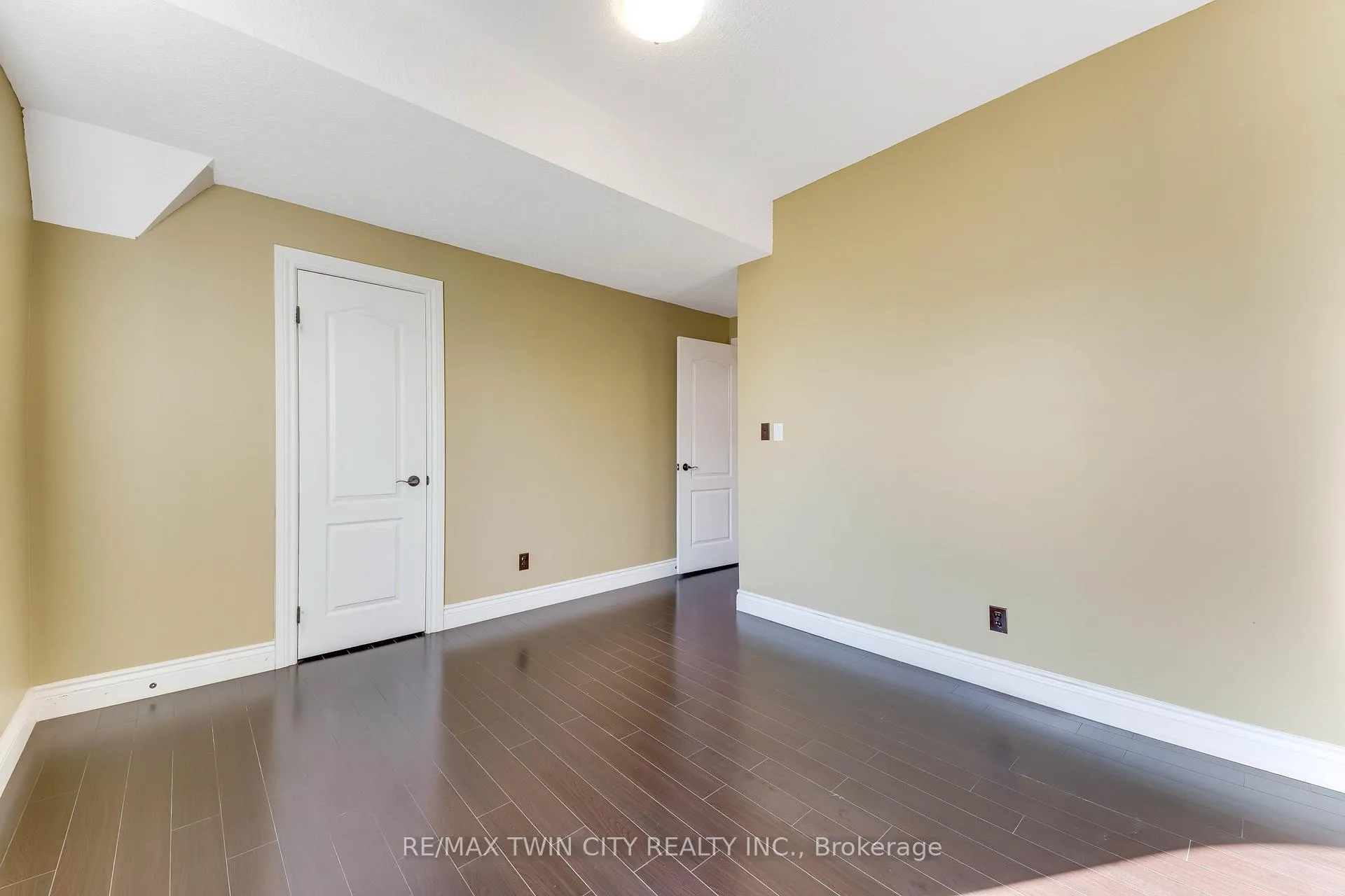 Photo 15 of Unit upper, 561 Queen Street S, Kitchener, Mill Courtland Woodside Park — HOMEH