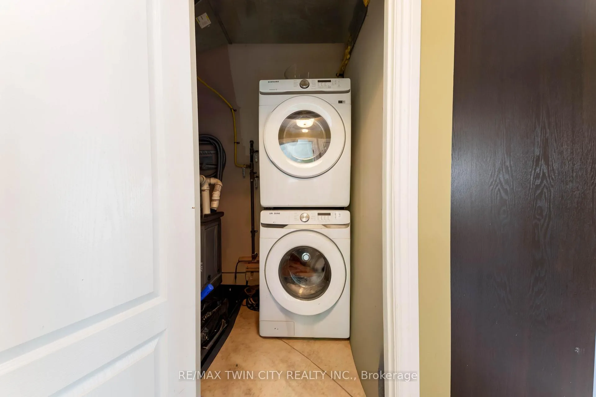 Photo 20 of Unit upper, 561 Queen Street S, Kitchener, Mill Courtland Woodside Park — HOMEH