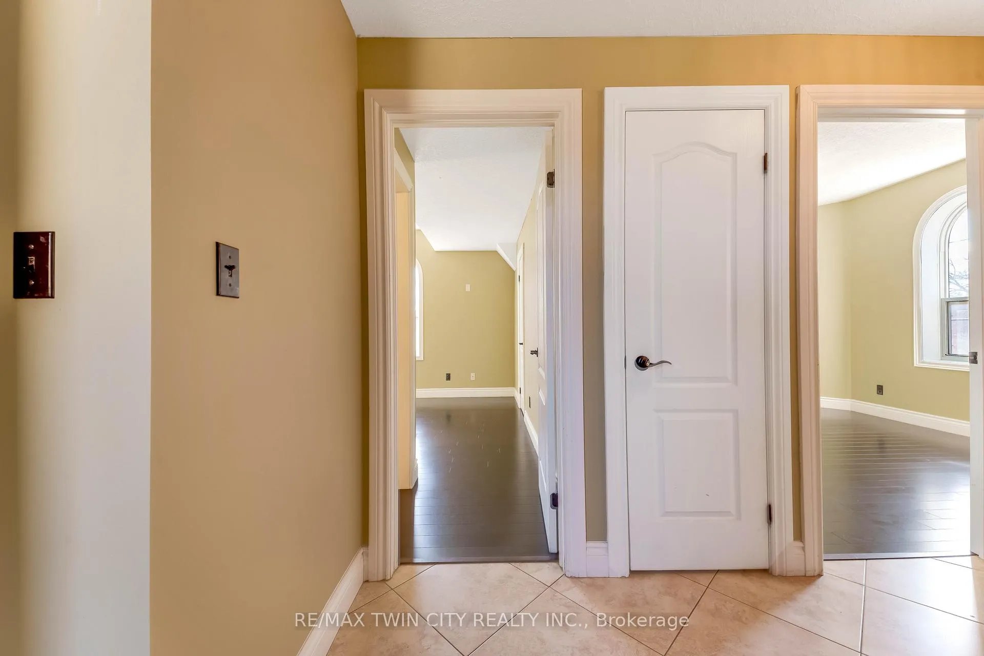 Photo 22 of Unit upper, 561 Queen Street S, Kitchener, Mill Courtland Woodside Park — HOMEH