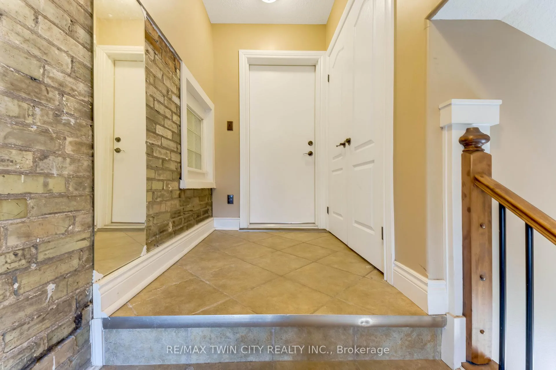 Photo 24 of Unit upper, 561 Queen Street S, Kitchener, Mill Courtland Woodside Park — HOMEH